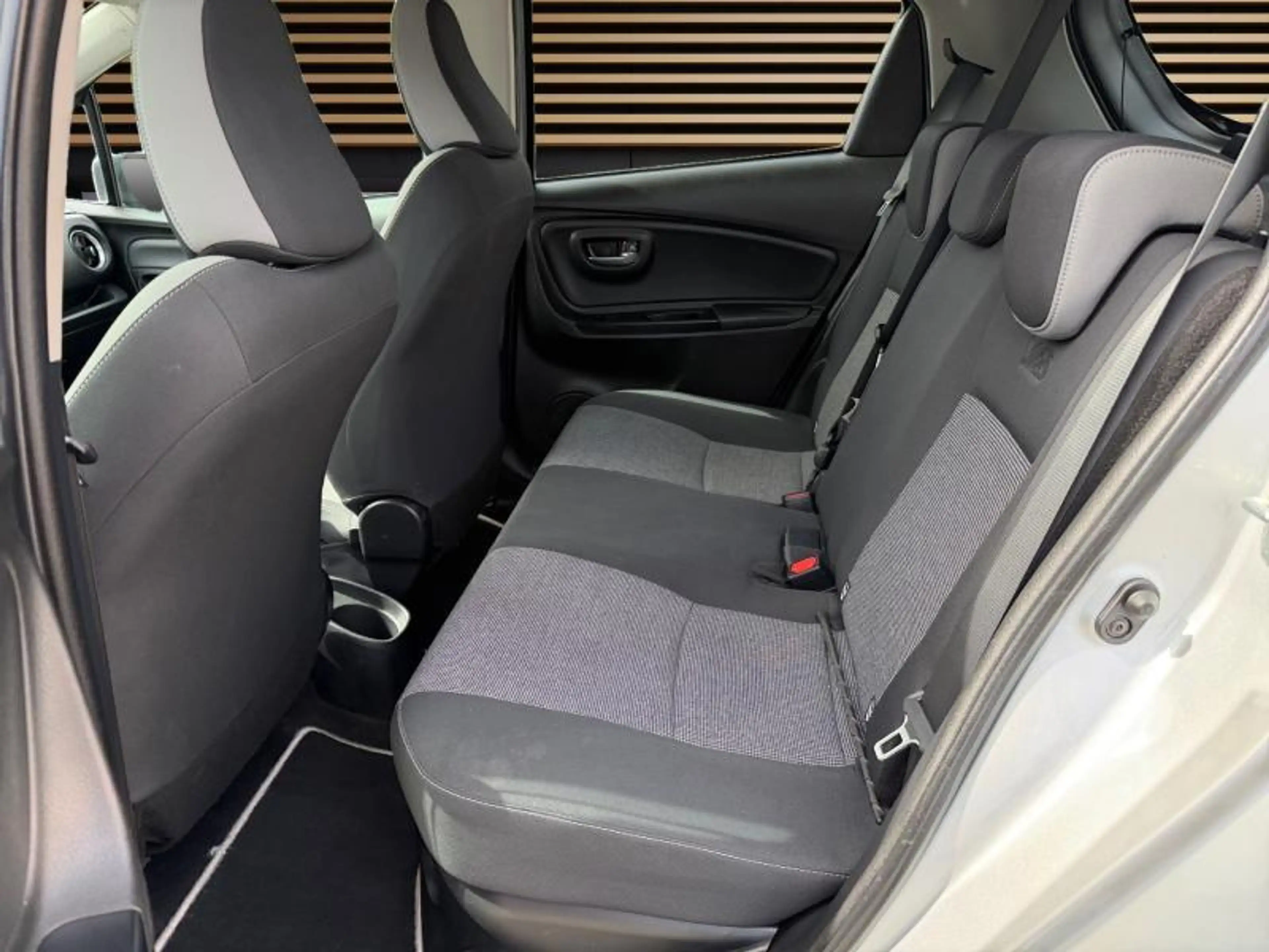 Toyota Yaris Y20 — photo 12