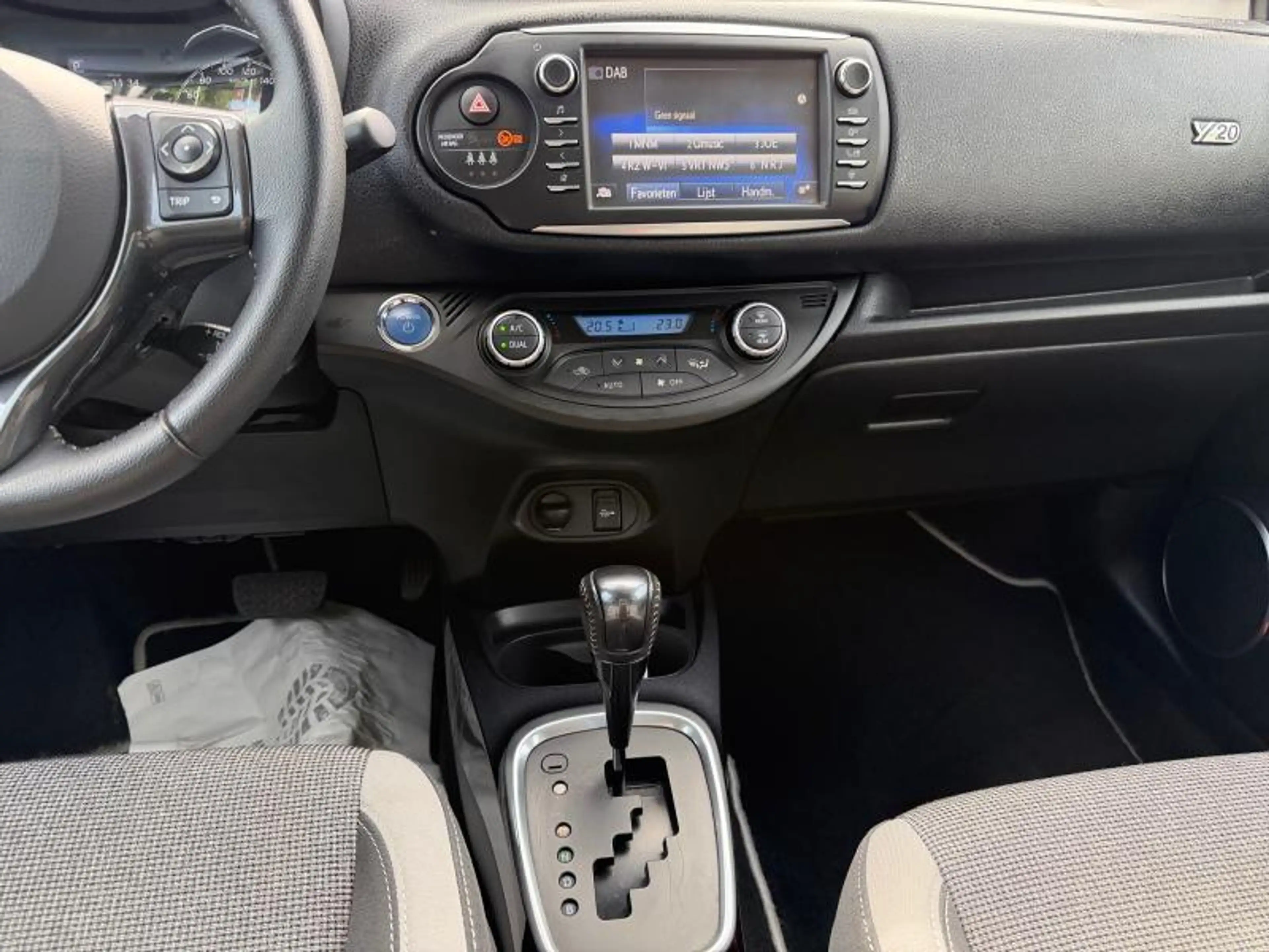 Toyota Yaris Y20 — photo 14