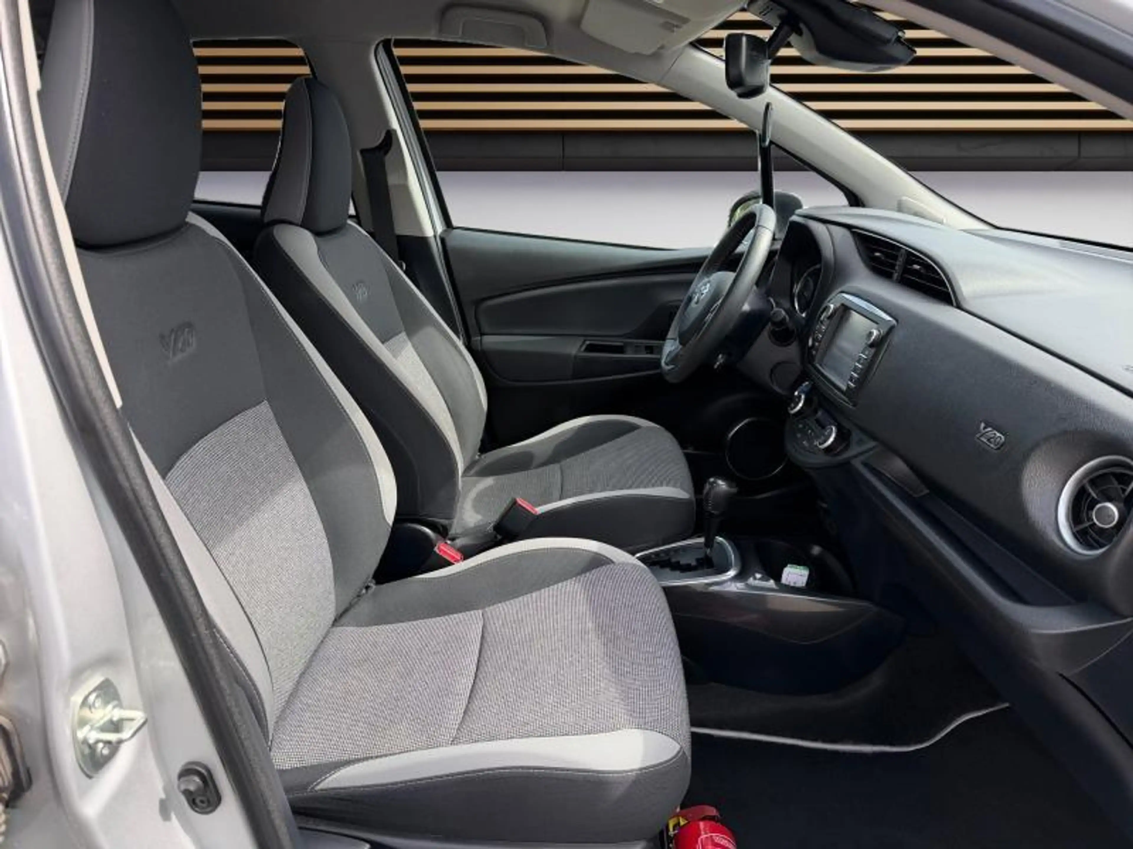 Toyota Yaris Y20 — photo 11