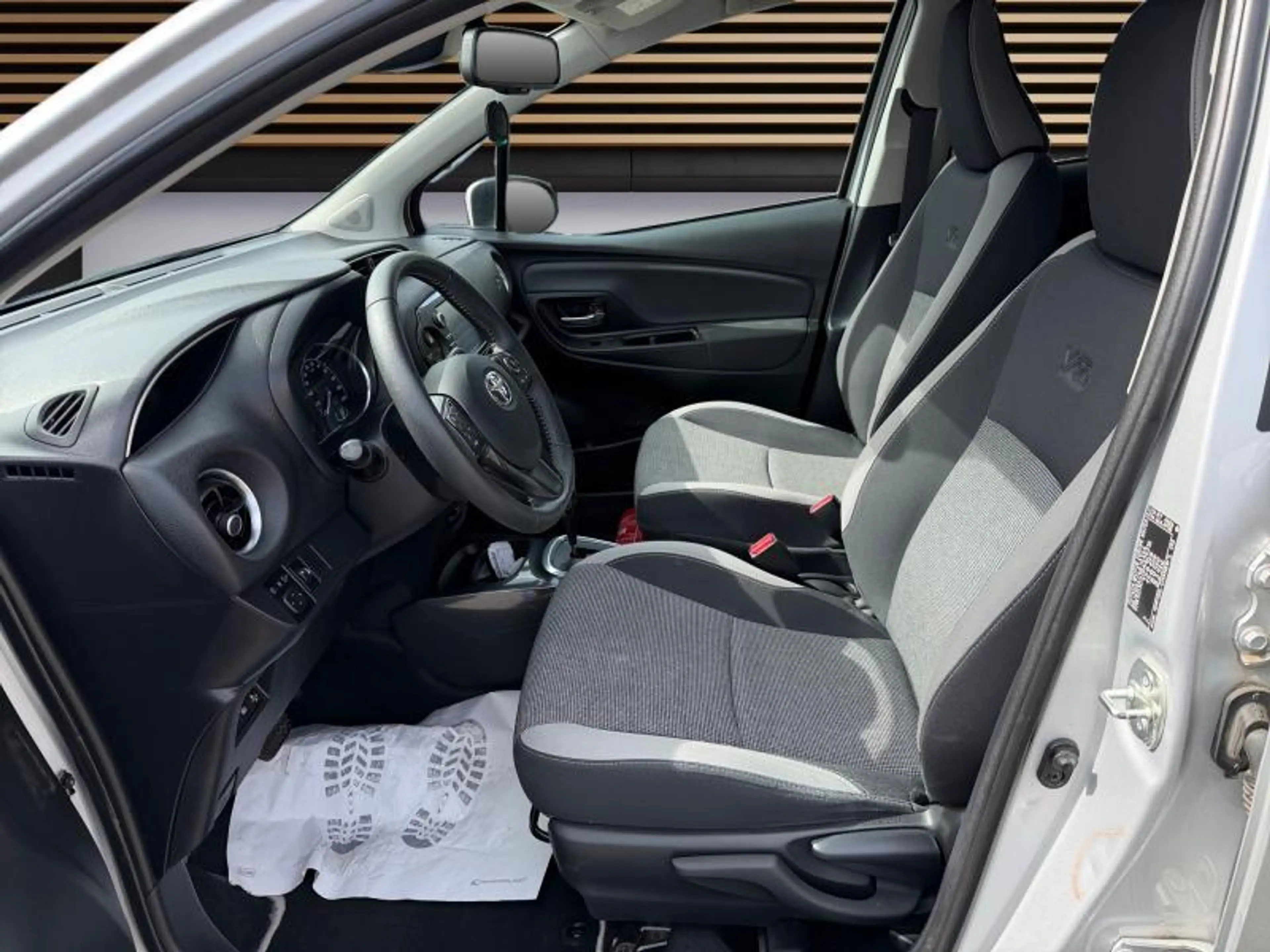 Toyota Yaris Y20 — photo 10