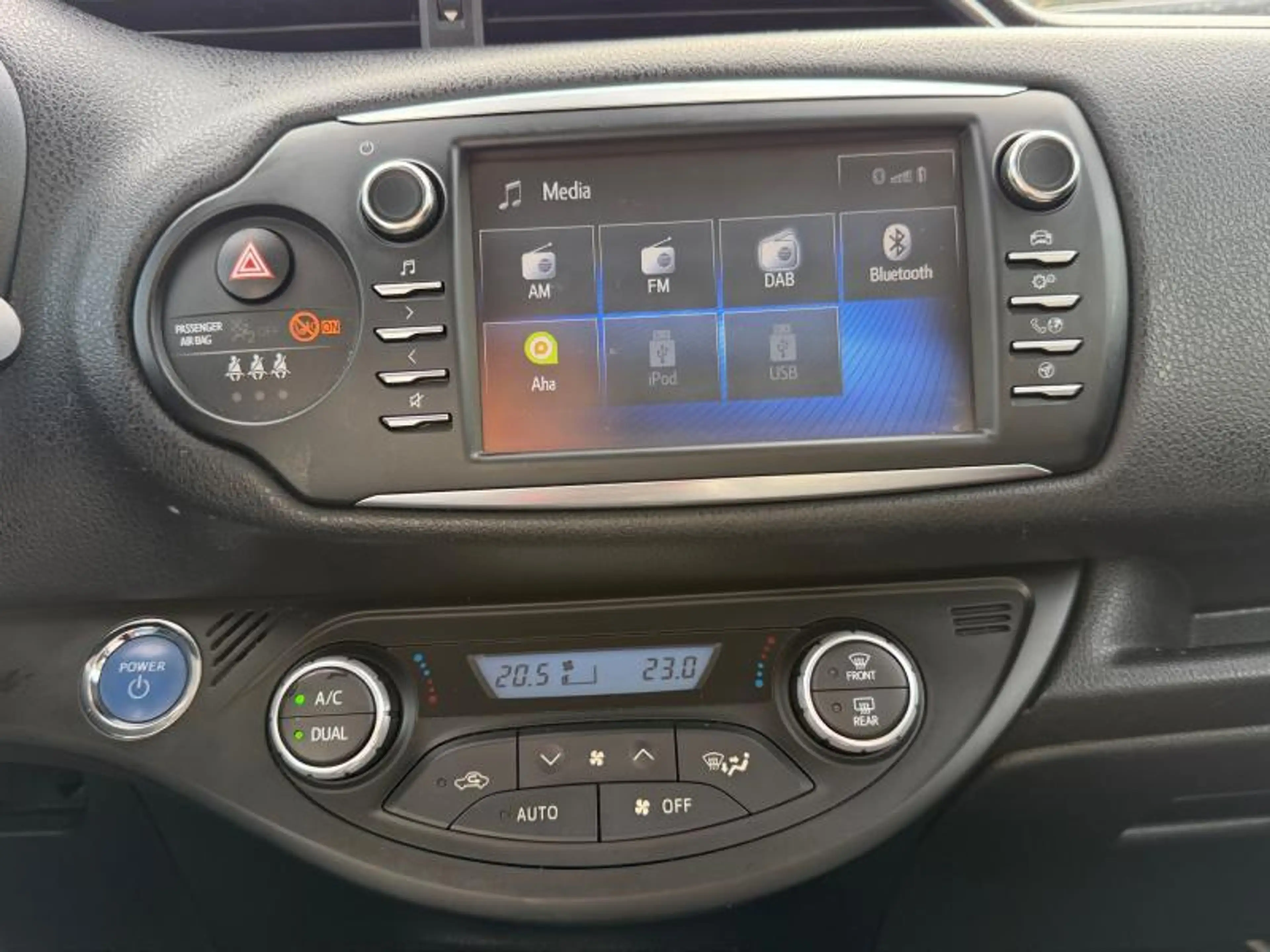 Toyota Yaris Y20 — photo 17