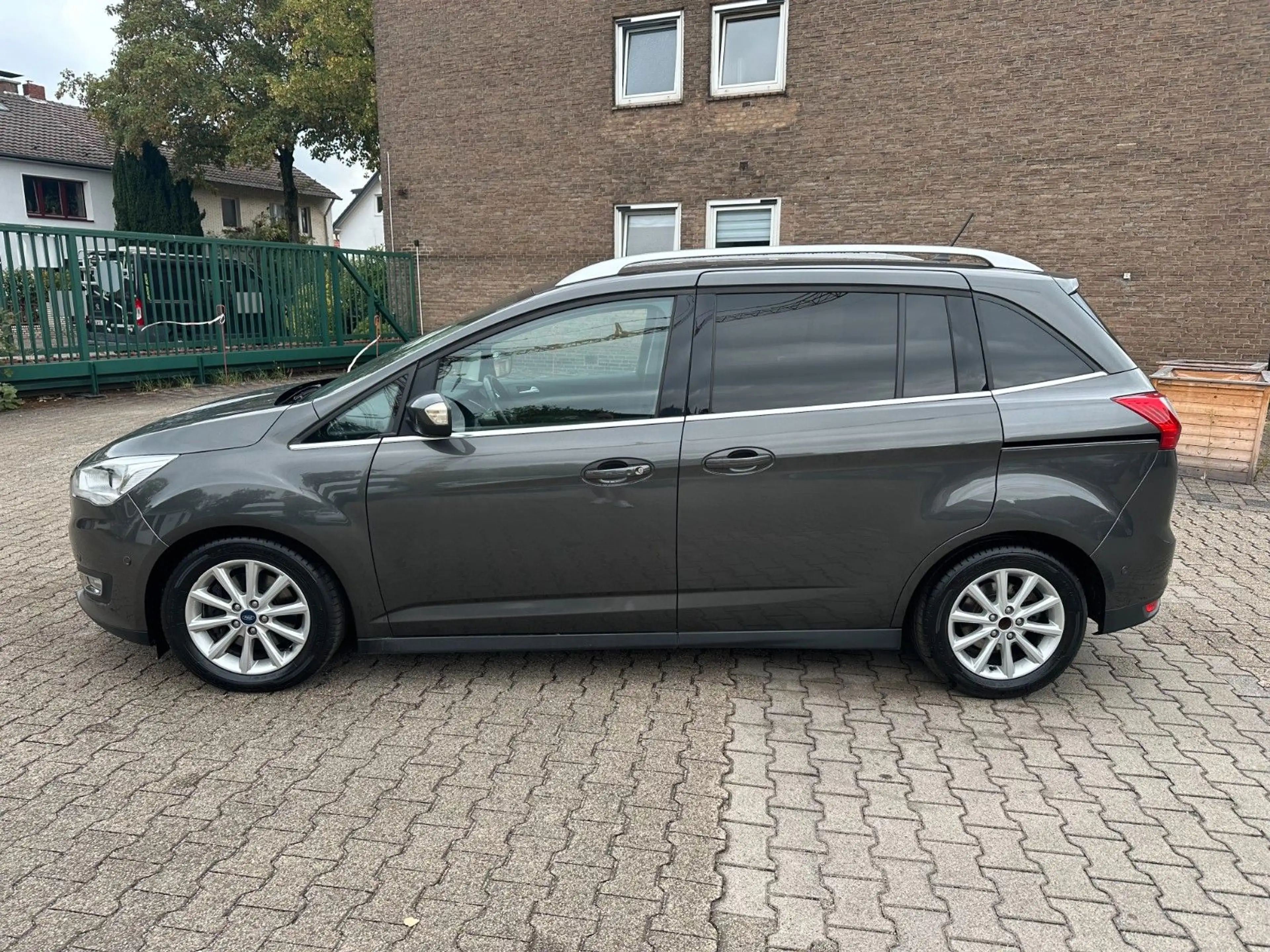Ford Grand C-Max Autom. 134kw*Kamera*Teilleder*Navi — photo 2