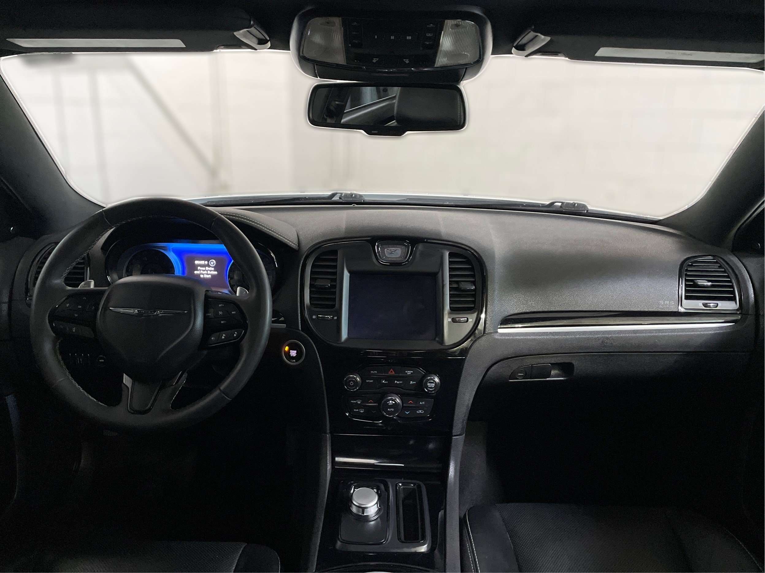 2023 Chrysler 300 AWD Cuir Toit Mags Sièges chauffants Caméra de rec — снимка 1