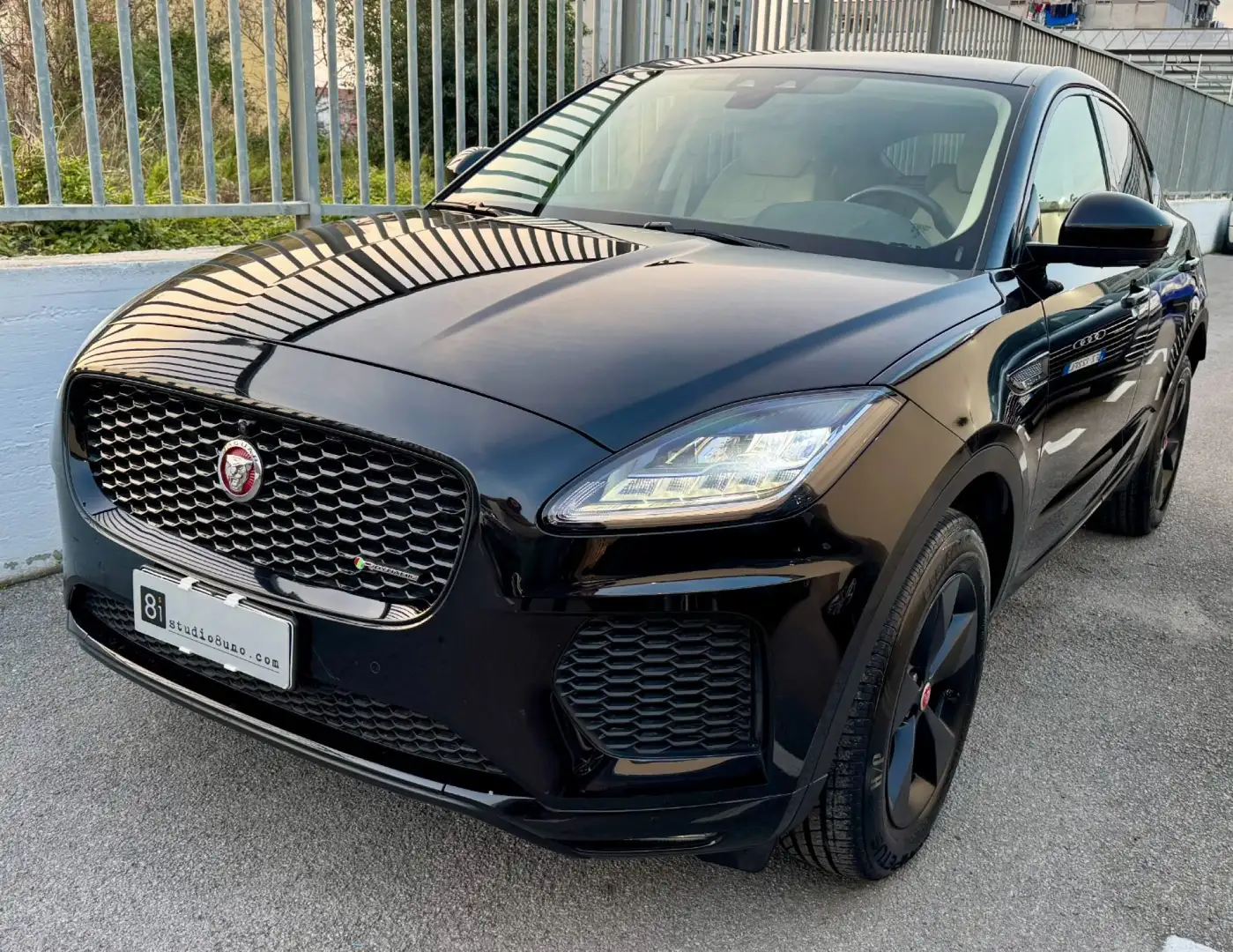 Jaguar E-Pace 2.0D 180 CV AWD aut. R-Dynamic S Schwarz - 1
