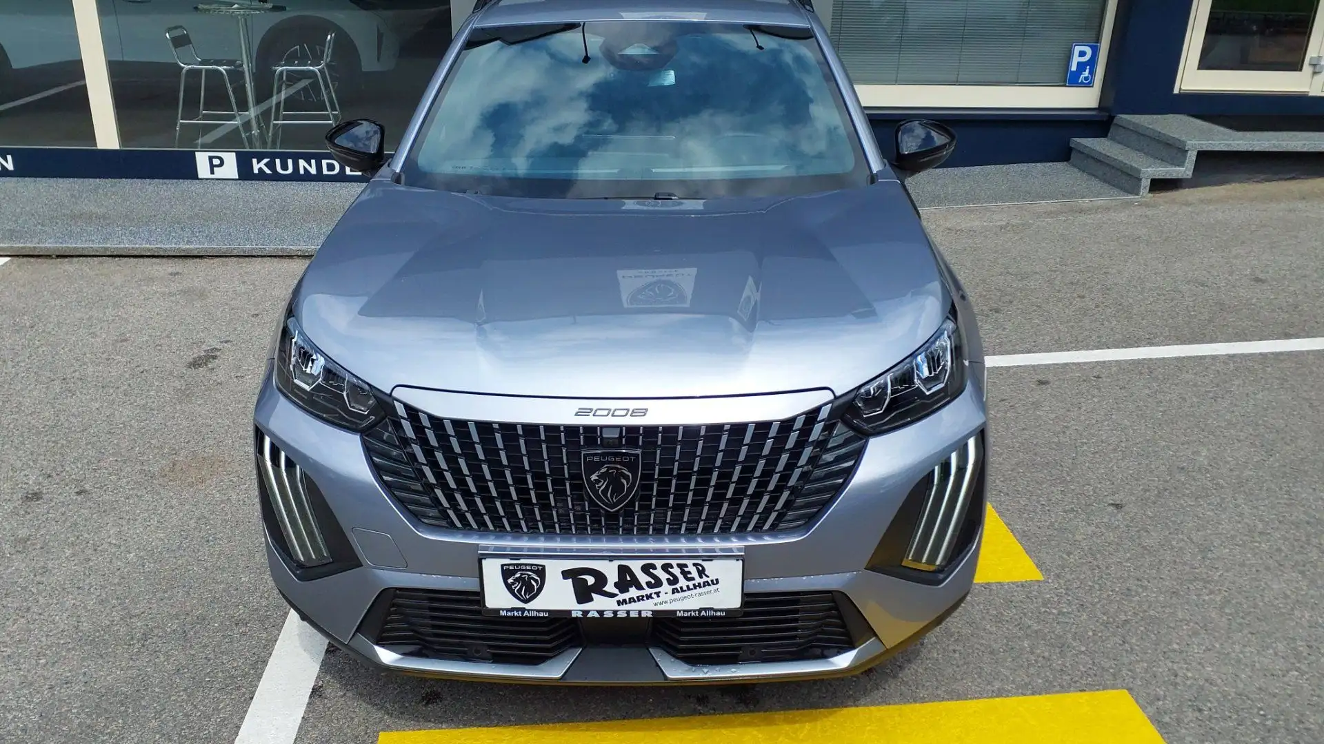 Peugeot 2008 1.2 PureTech 100 Allure Grau - 2