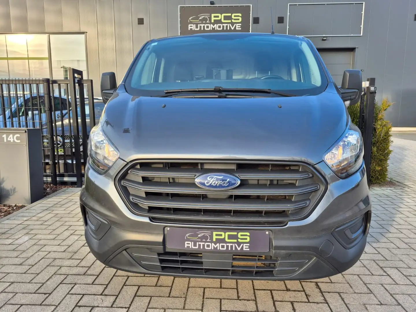 Ford Transit Custom 2.0 TDCi L1H1 Ambiente / 2018 / BTW-aftrekbaar Gris - 2