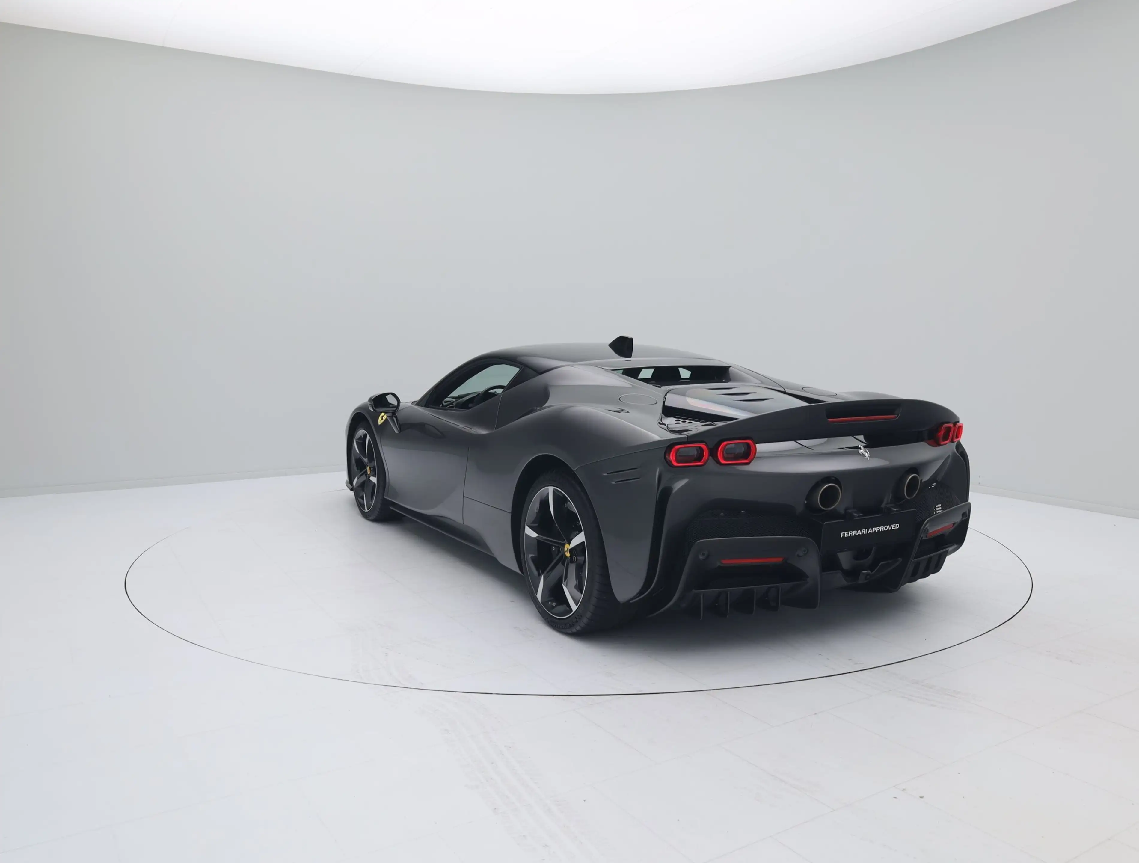 Ferrari SF90 Stradale - FERRARI HAMBURG — photo 9