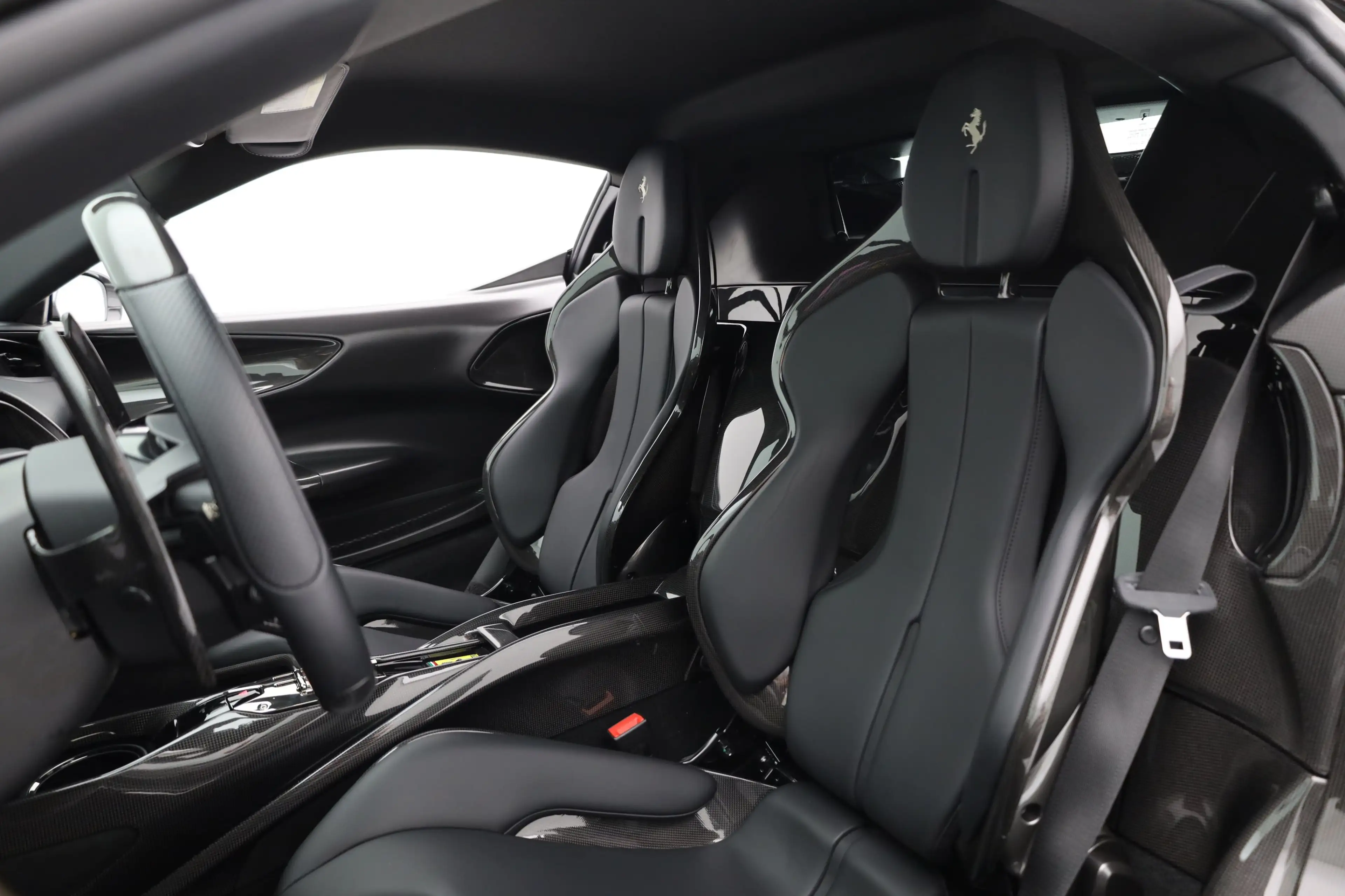 Ferrari SF90 Stradale - FERRARI HAMBURG — photo 15