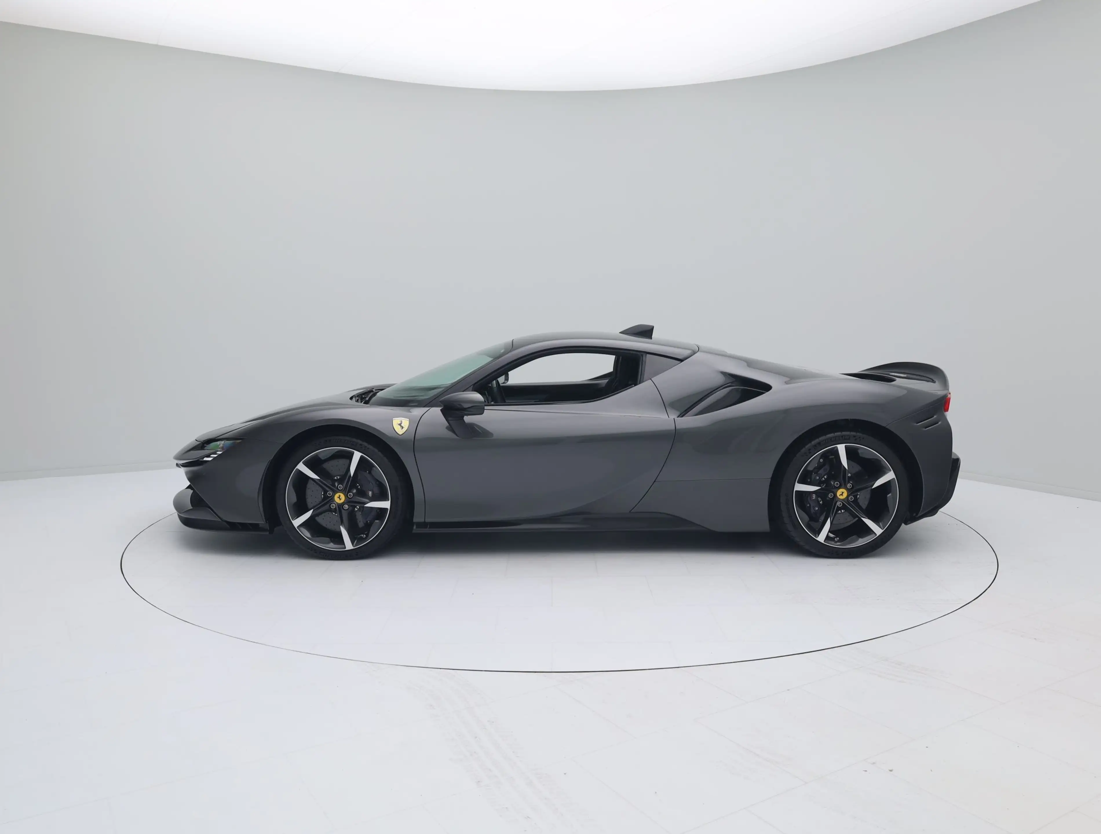 Ferrari SF90 Stradale - FERRARI HAMBURG — photo 11