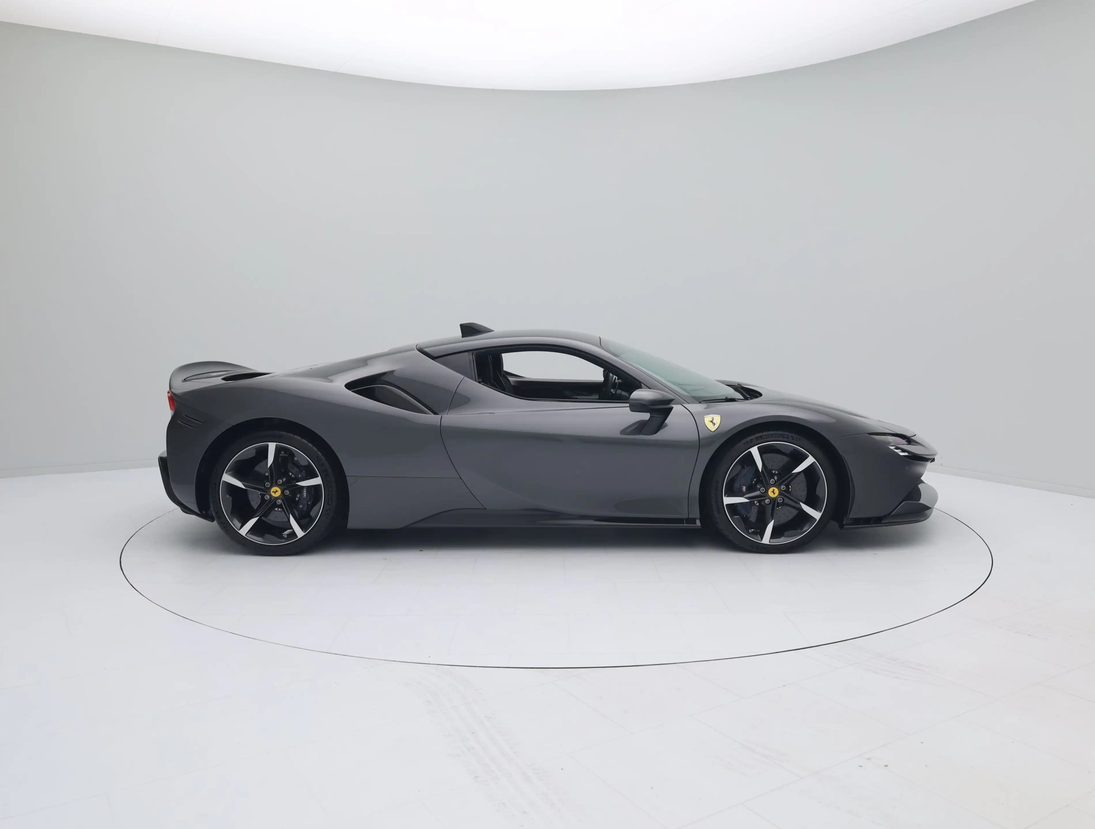 Ferrari SF90 Stradale - FERRARI HAMBURG — photo 5