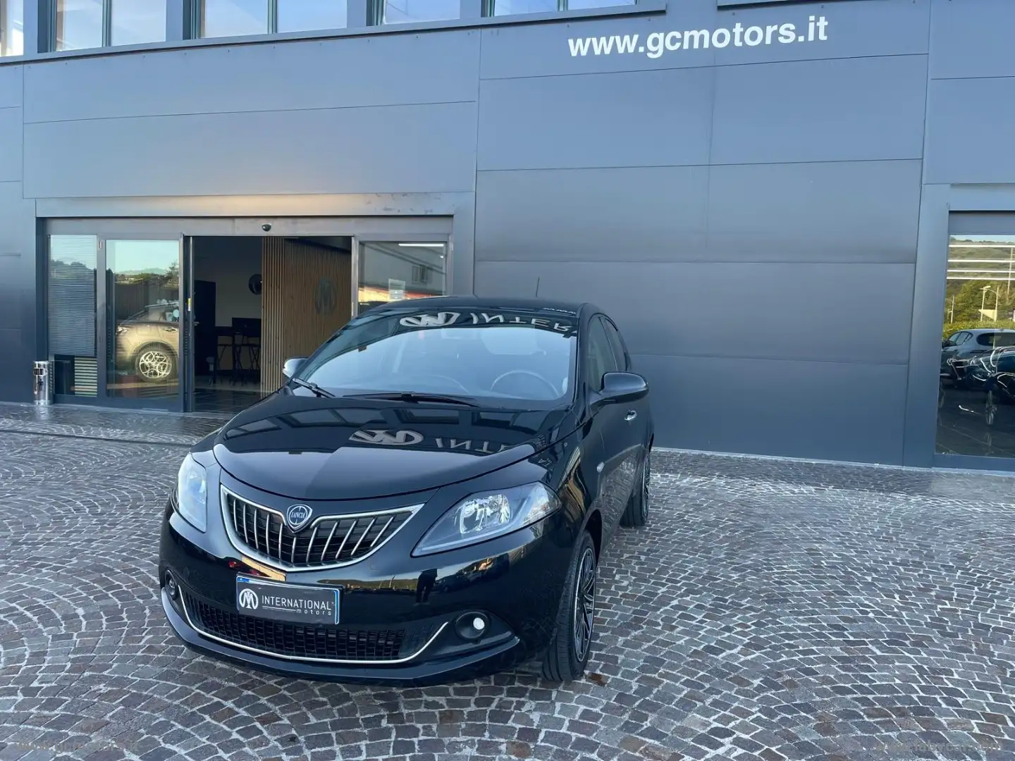 Lancia Ypsilon 1.0 FireFly 5p.S&S Hybryd Gold Nero - 1