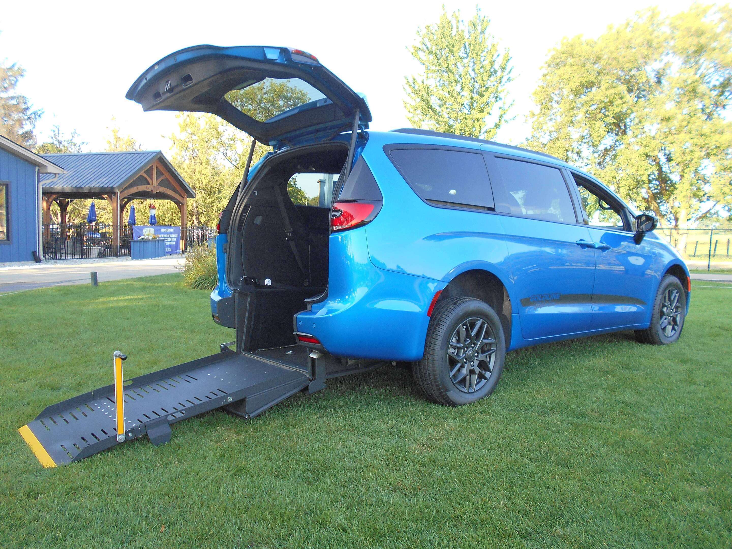 2027 Chrysler Pacifica Select S FWD Wheelchair Accessible Rear Entry