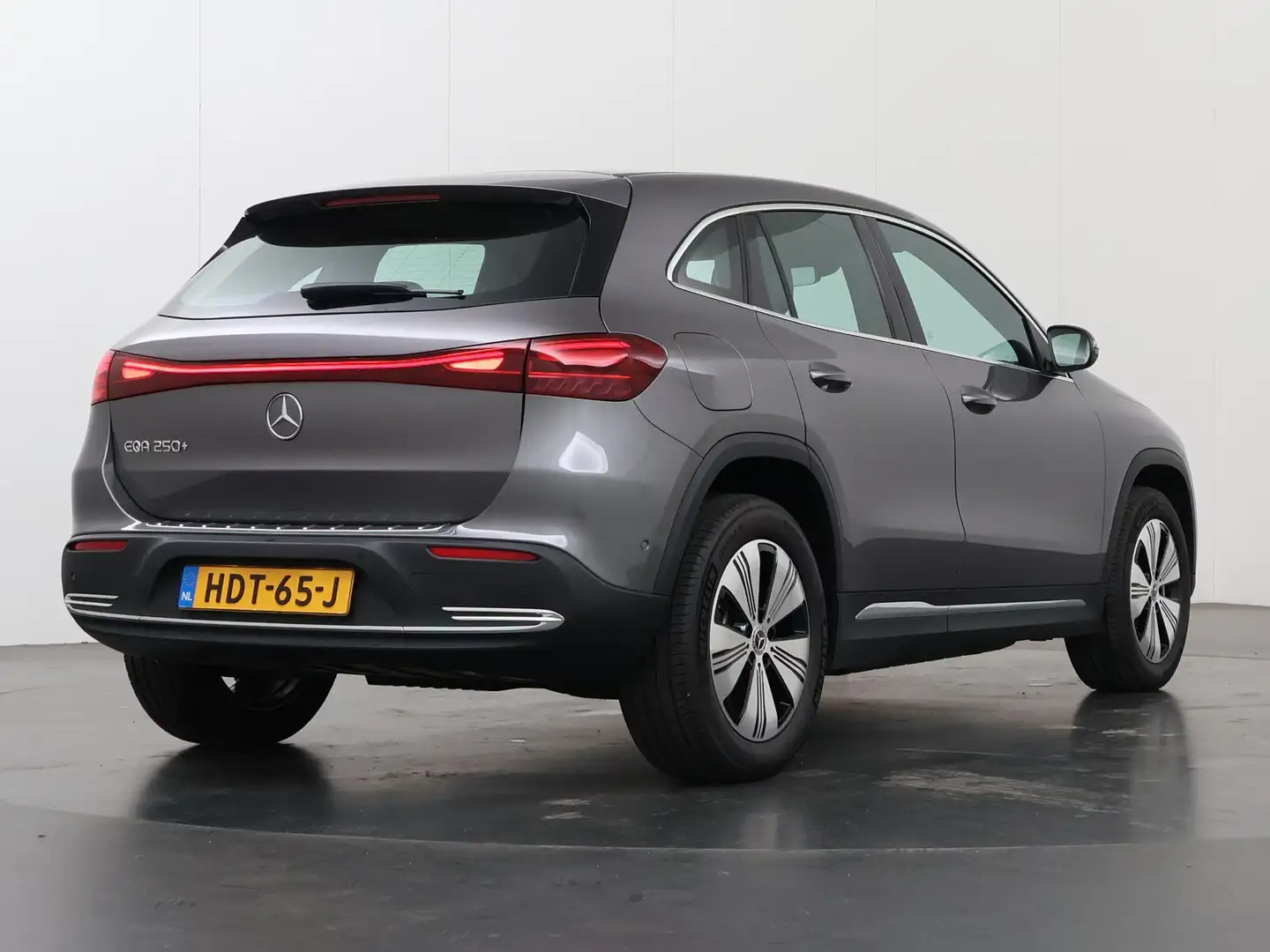 Mercedes-Benz EQA 250 250+ Luxury Line 71 kWh | Winter pakket | Dodehoek Grijs - 2