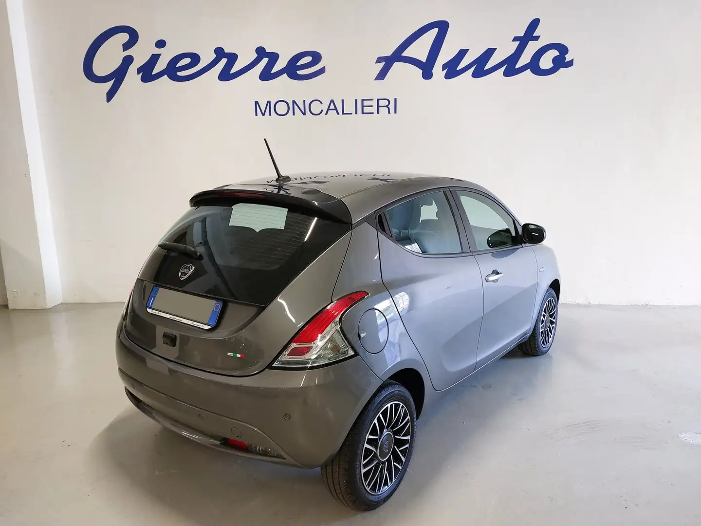 Lancia Ypsilon Ypsilon 1.0 FireFly 5 porte S&S Hybrid Platino - 2