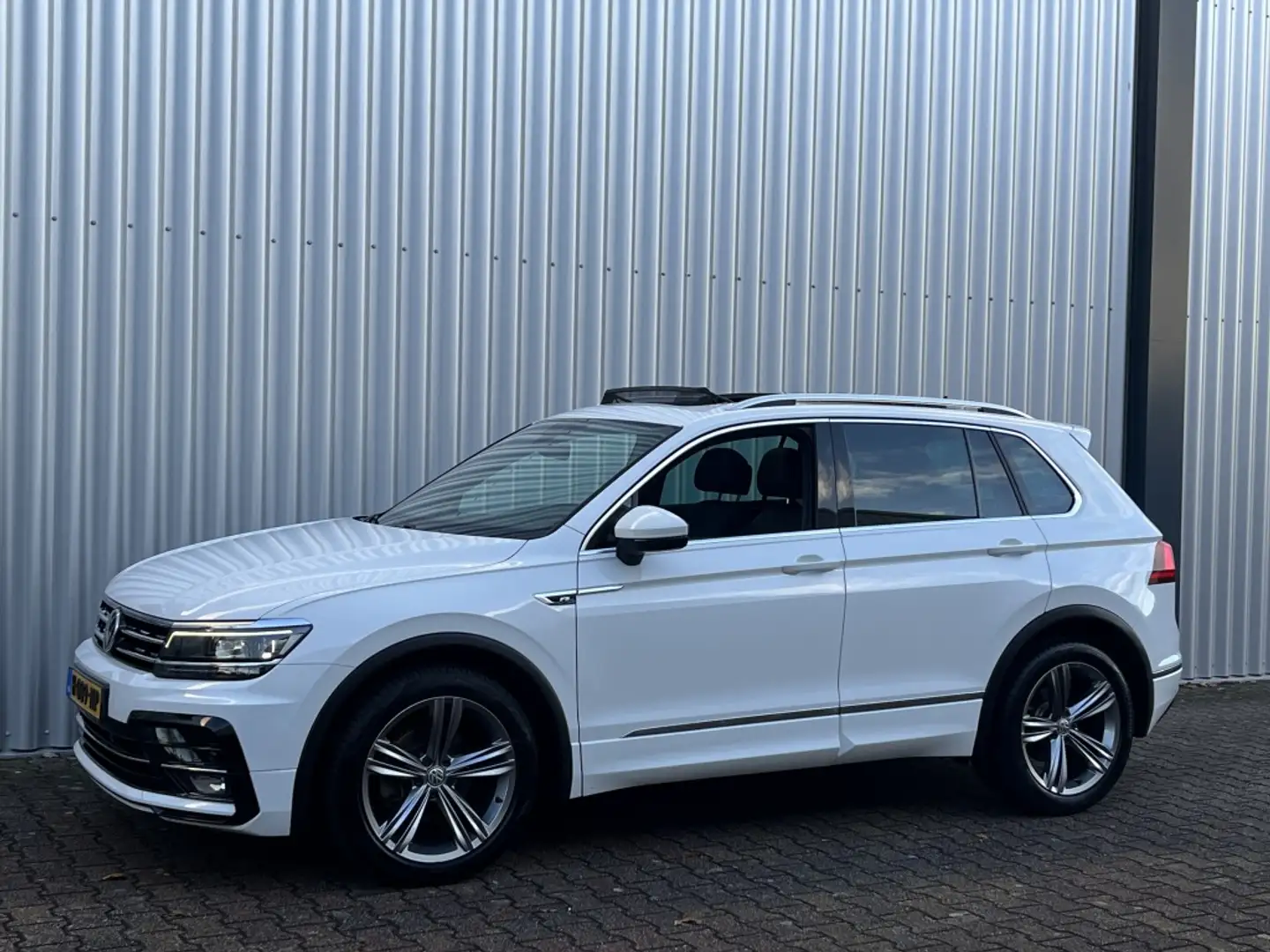 Volkswagen Tiguan 1.5 TSI Highline Business R | Panorama Dak | Stoel Blanc - 2