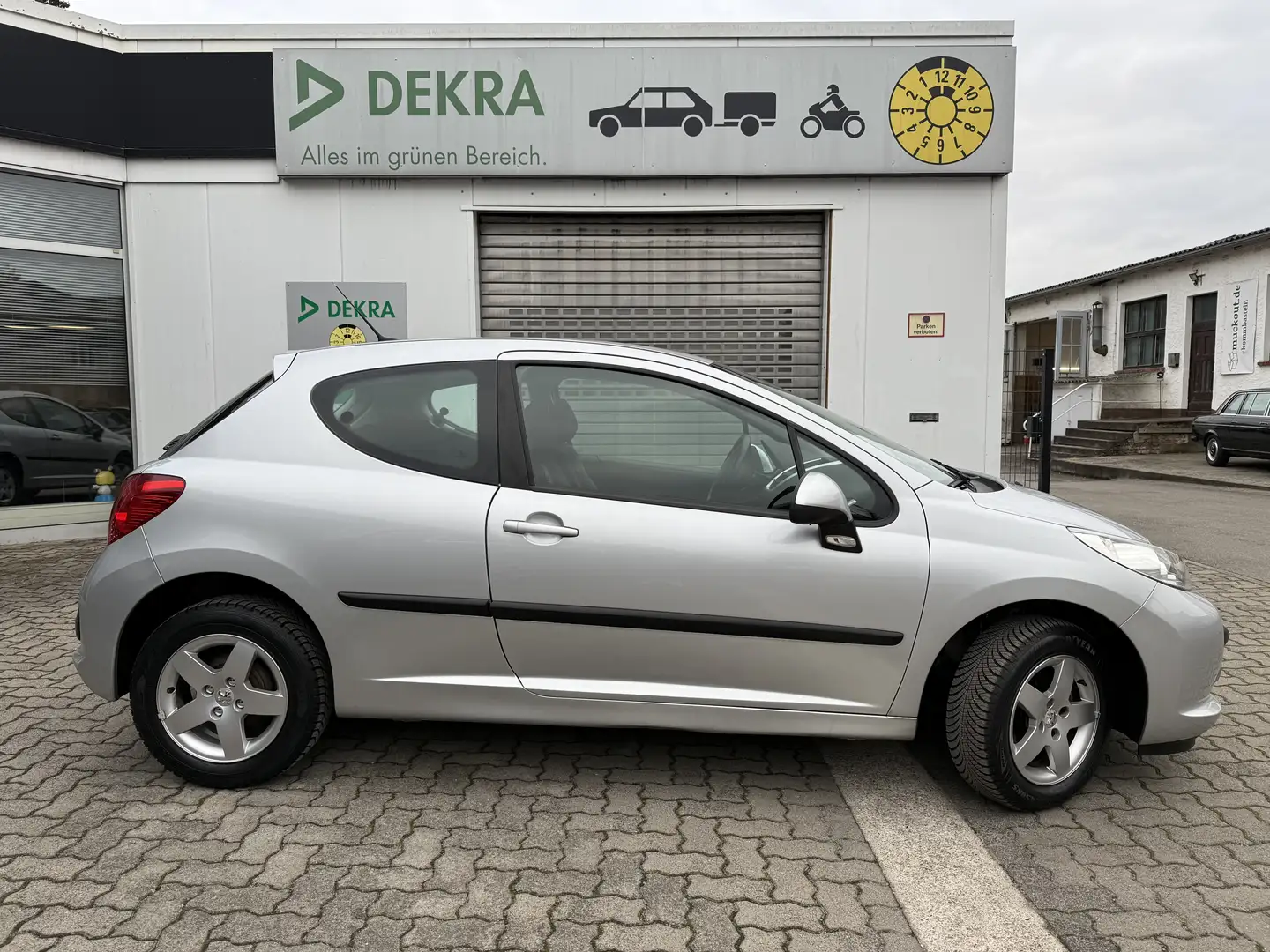 Peugeot 207 Urban Move 3trg. mit Klima/ZV/eSp/ABS/ESP/Allwette Grau - 2