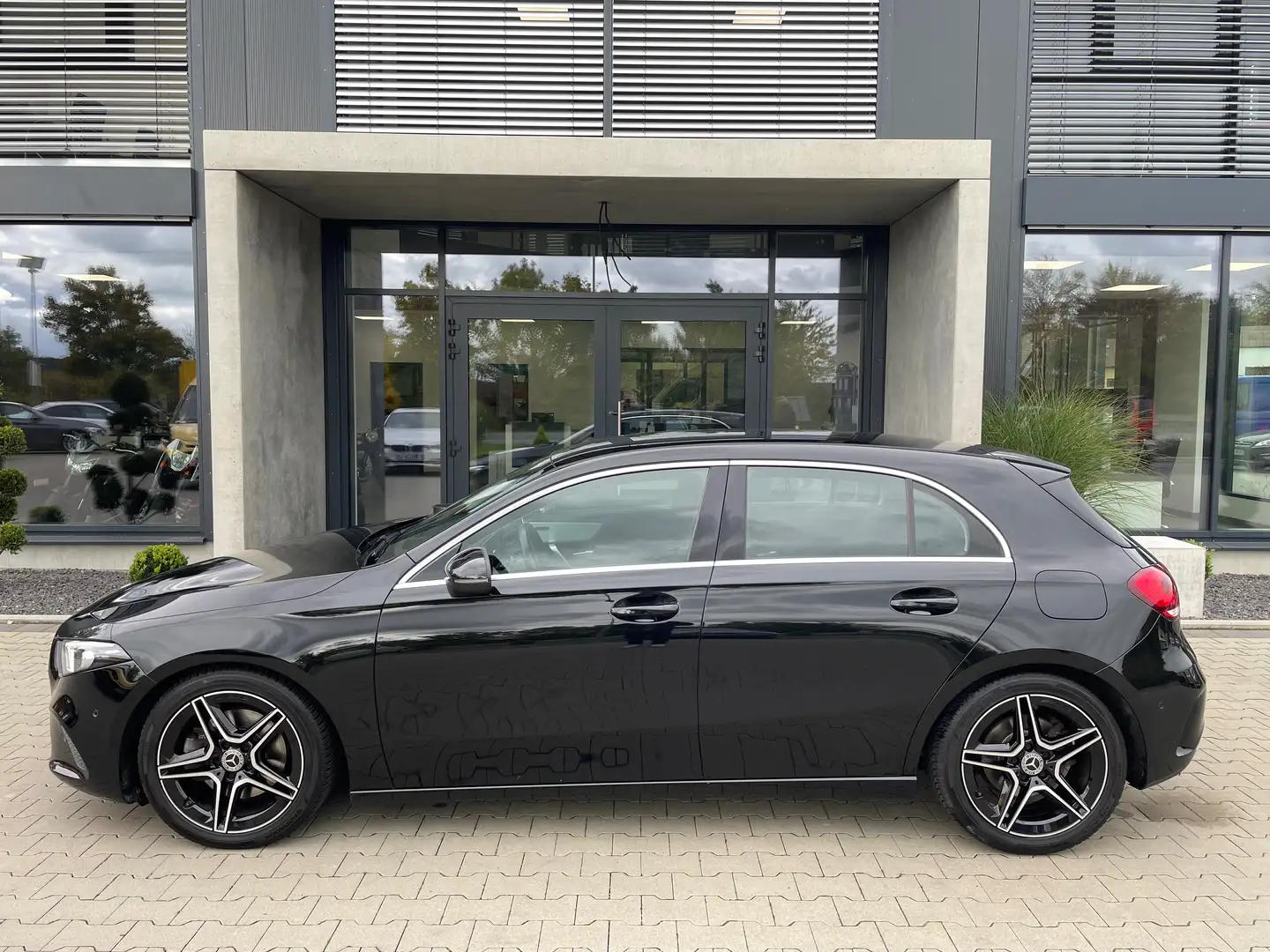 Mercedes-Benz A 220 7G-DCT Progressive/HeadUp/LED/ACC/Ambiente Schwarz - 2