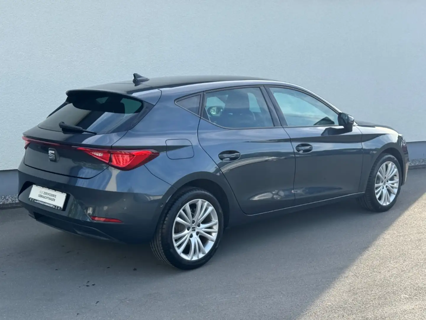 SEAT Leon 1.0 eTSI DSG Style Edition ParkAssist Shz FullLink Grau - 2