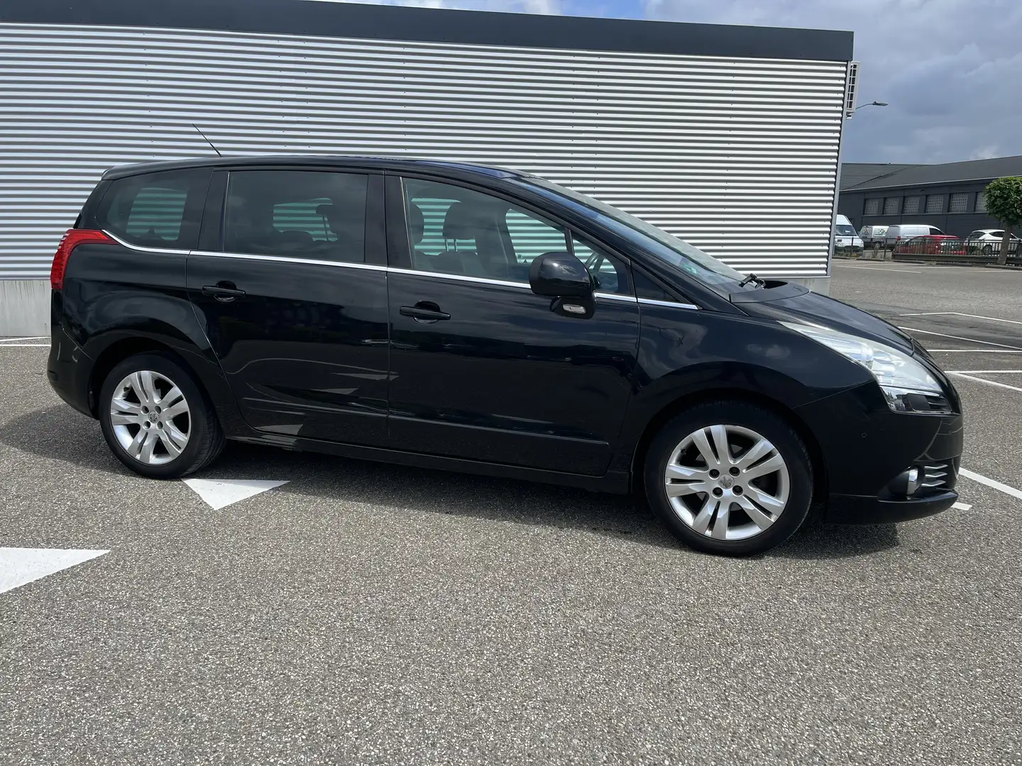 Peugeot 5008 1.6 HDiF GT 5p. NAP Pano|Trekhaak|Stoelverwarming Black - 2