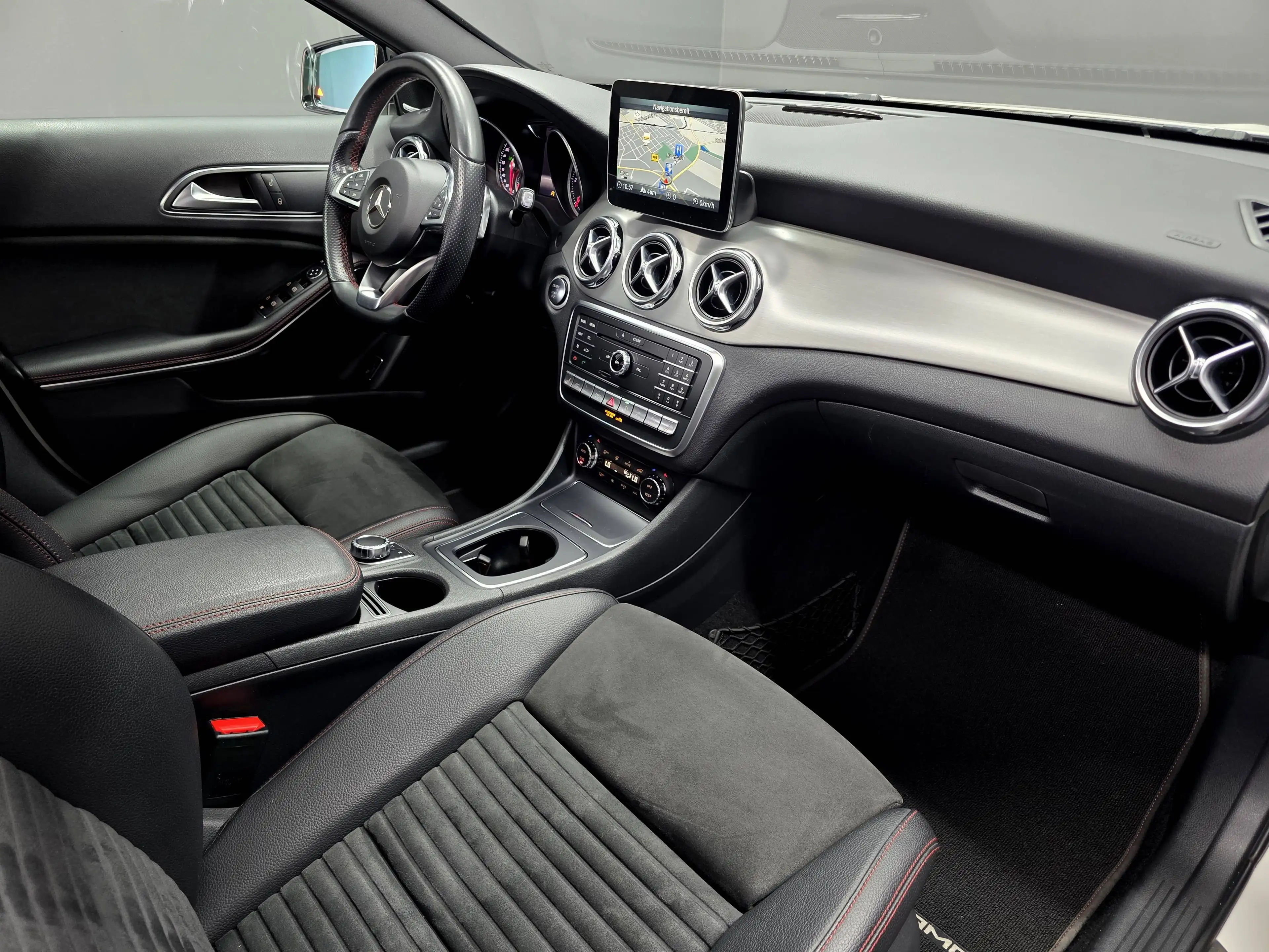 Mercedes-Benz GLA 220 d 4MATIC, AMG LINE, PANO, 360°, NAVI, LED, — photo 11