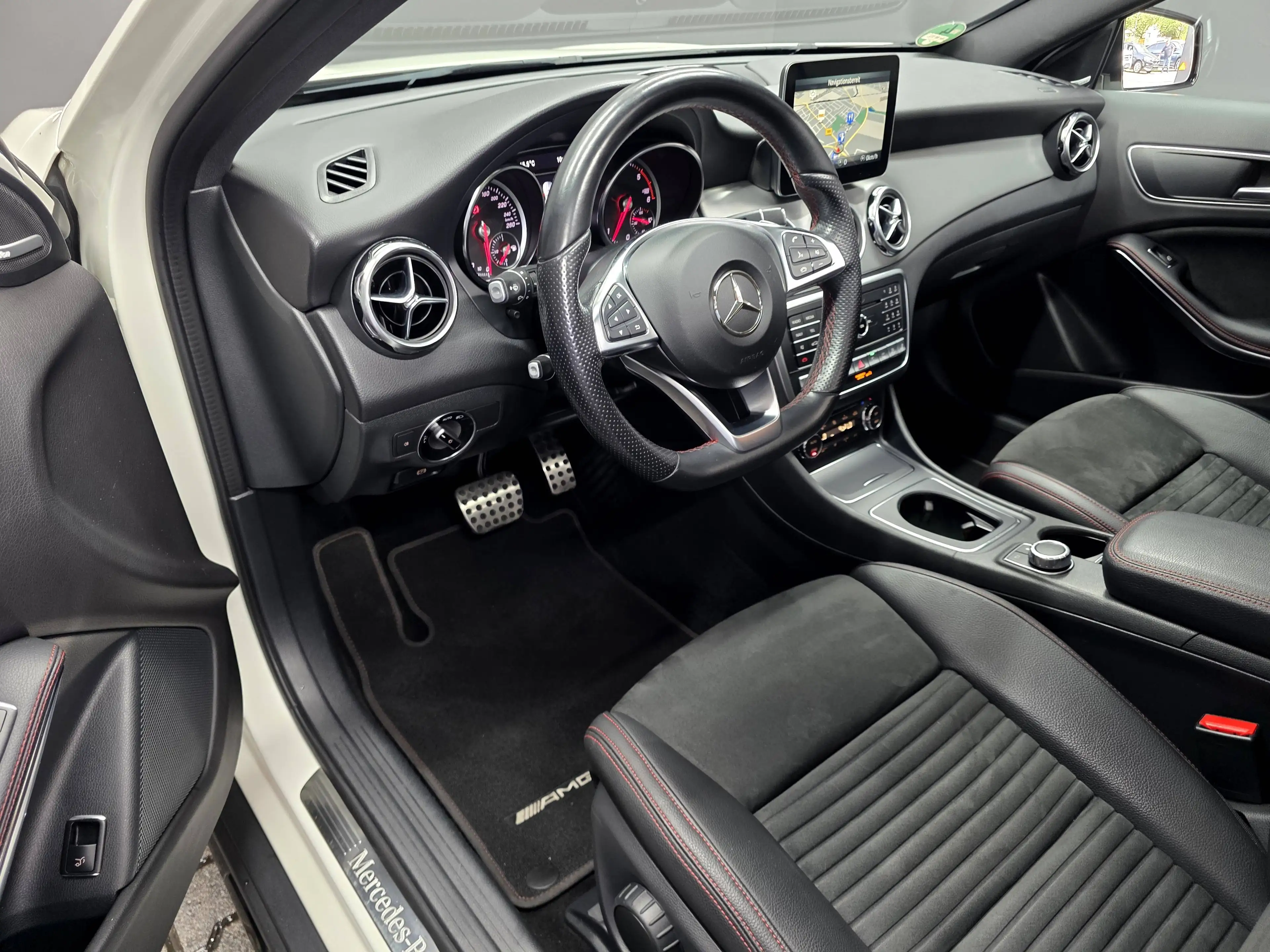 Mercedes-Benz GLA 220 d 4MATIC, AMG LINE, PANO, 360°, NAVI, LED, — photo 7