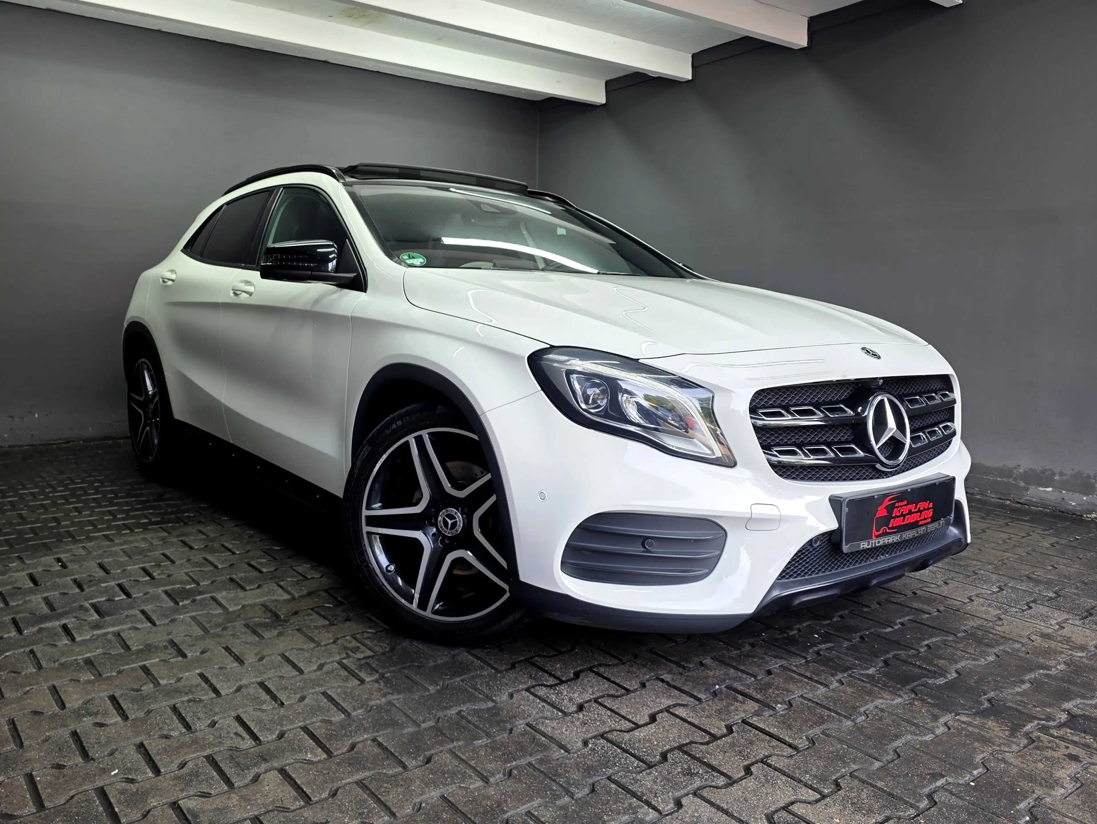 Mercedes-Benz GLA 220 d 4MATIC, AMG LINE, PANO, 360°, NAVI, LED, — photo 3