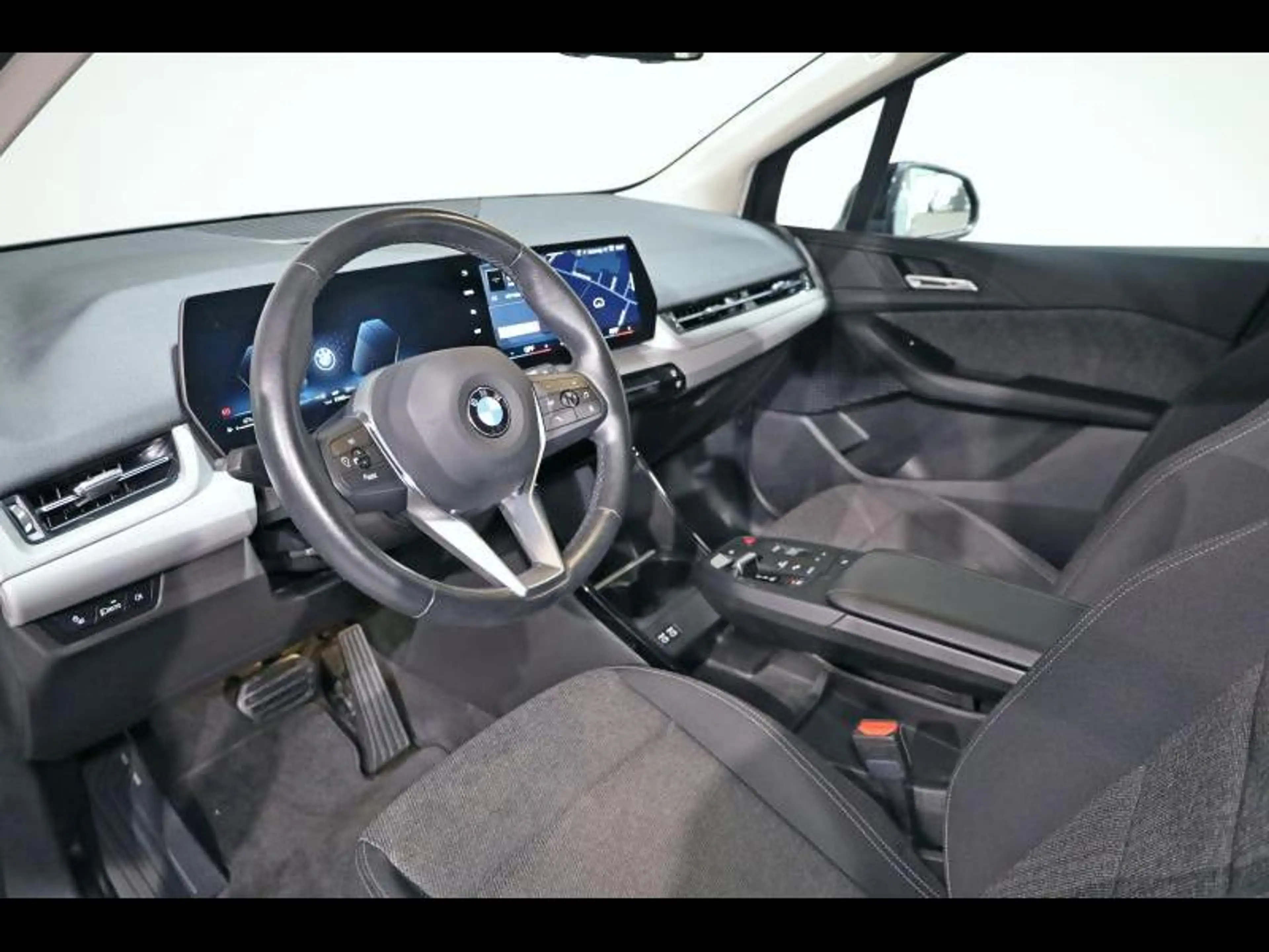 BMW 216 i Active Tourer — photo 6