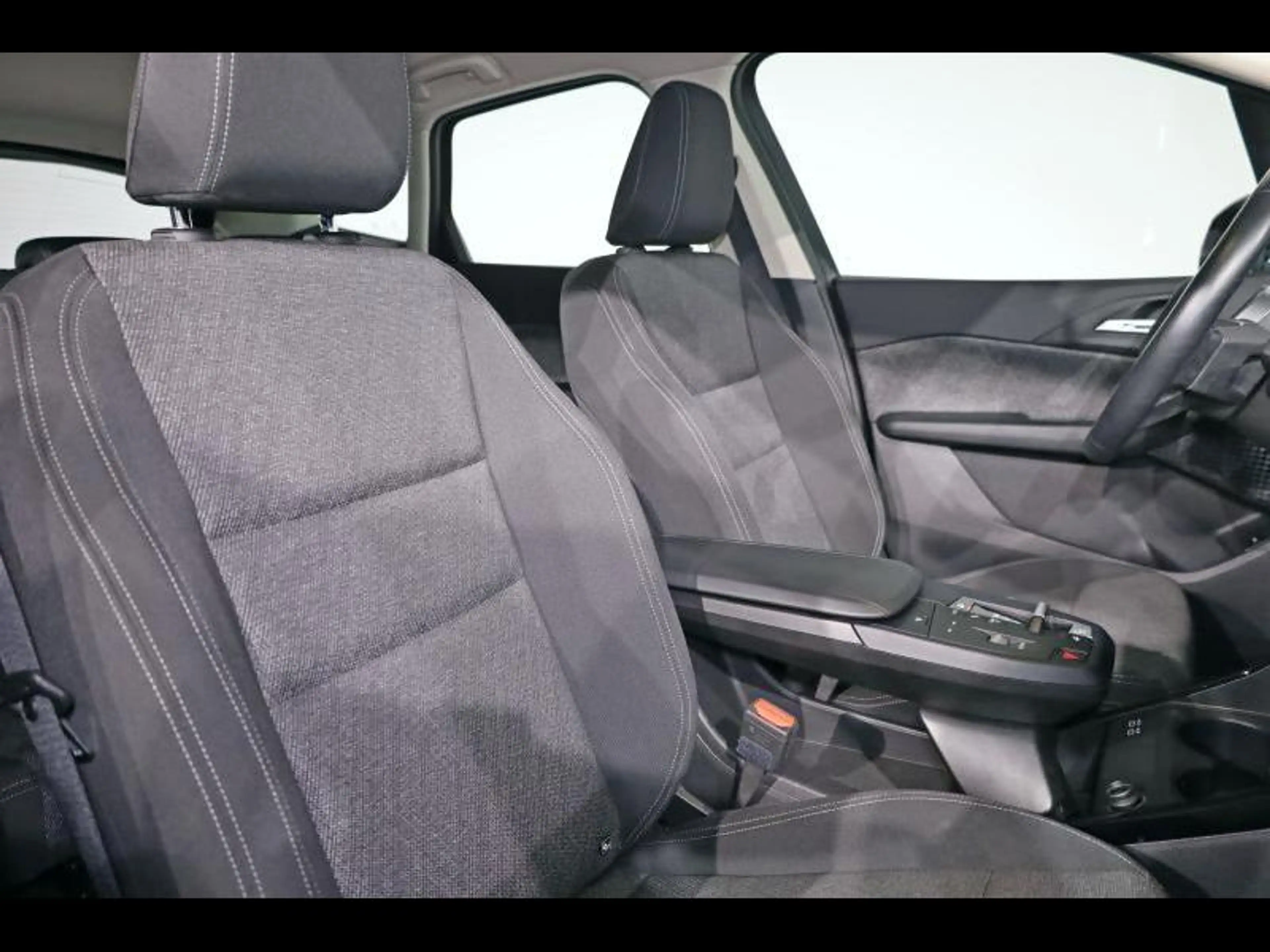 BMW 216 i Active Tourer — photo 11
