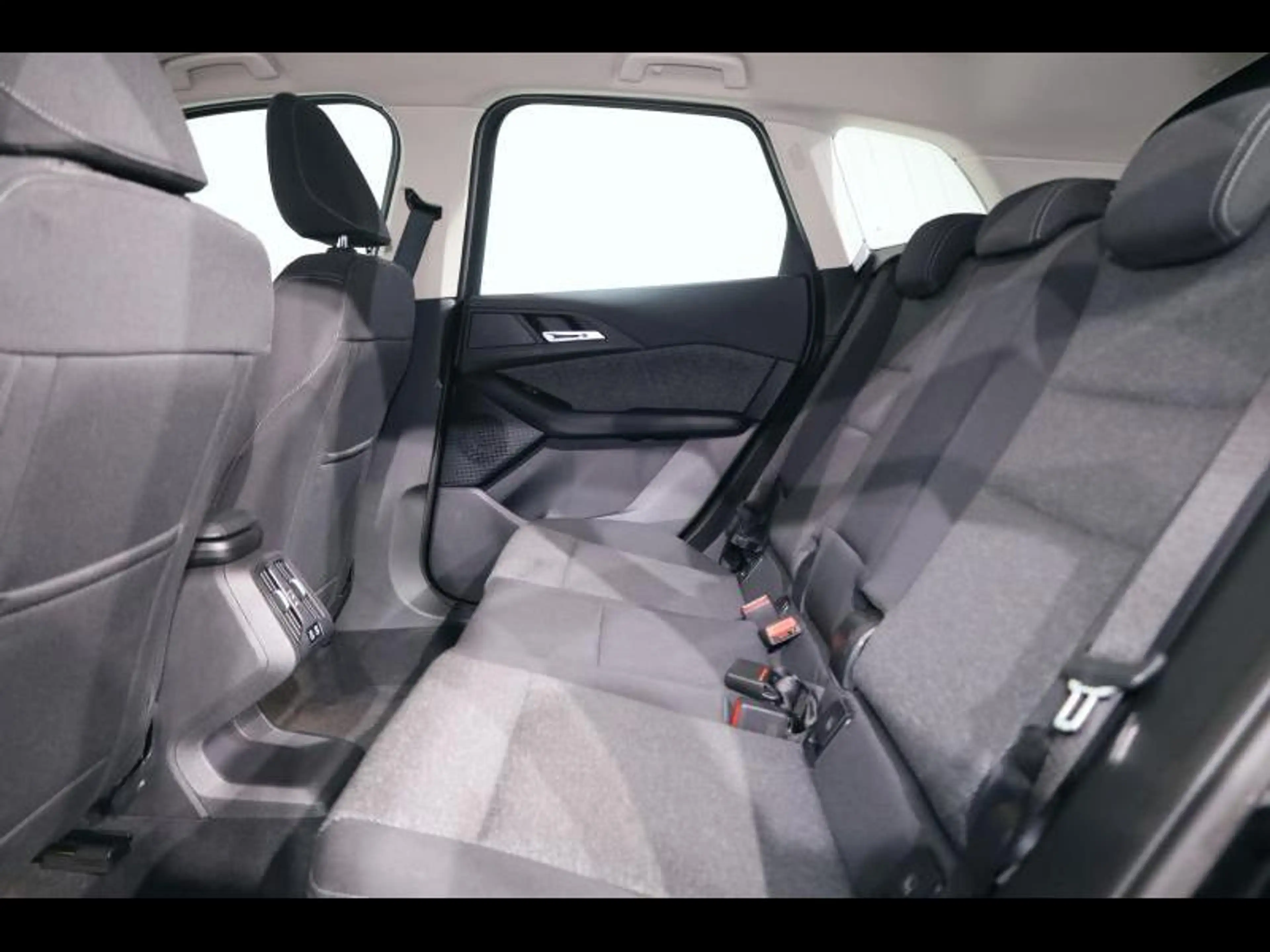 BMW 216 i Active Tourer — photo 10