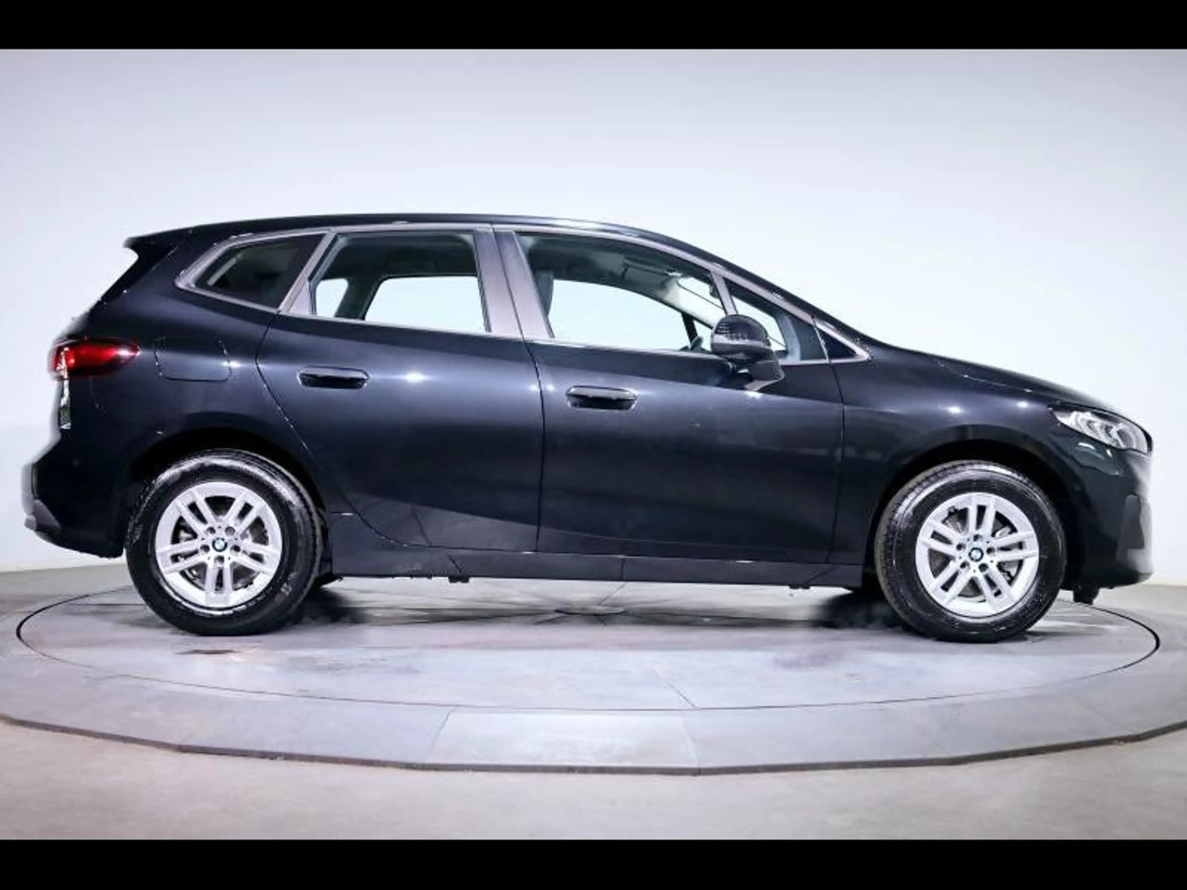 BMW 216 i Active Tourer — photo 3