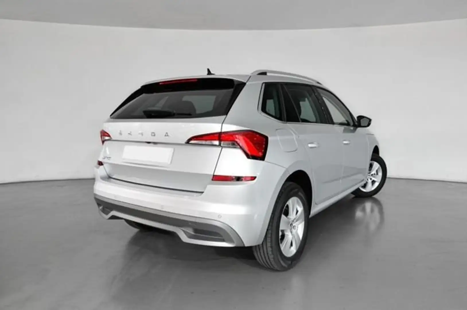Skoda Kamiq Ambition Plus 1.0 TSI 81kW (110CV) (NW43J513 Plateado - 2