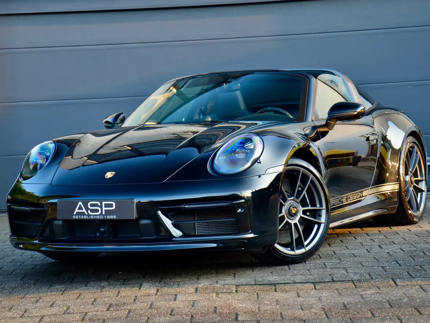 Porsche 911 - 992 Targa 4 GTS " 50 Years Porsche Design" Noir - 1