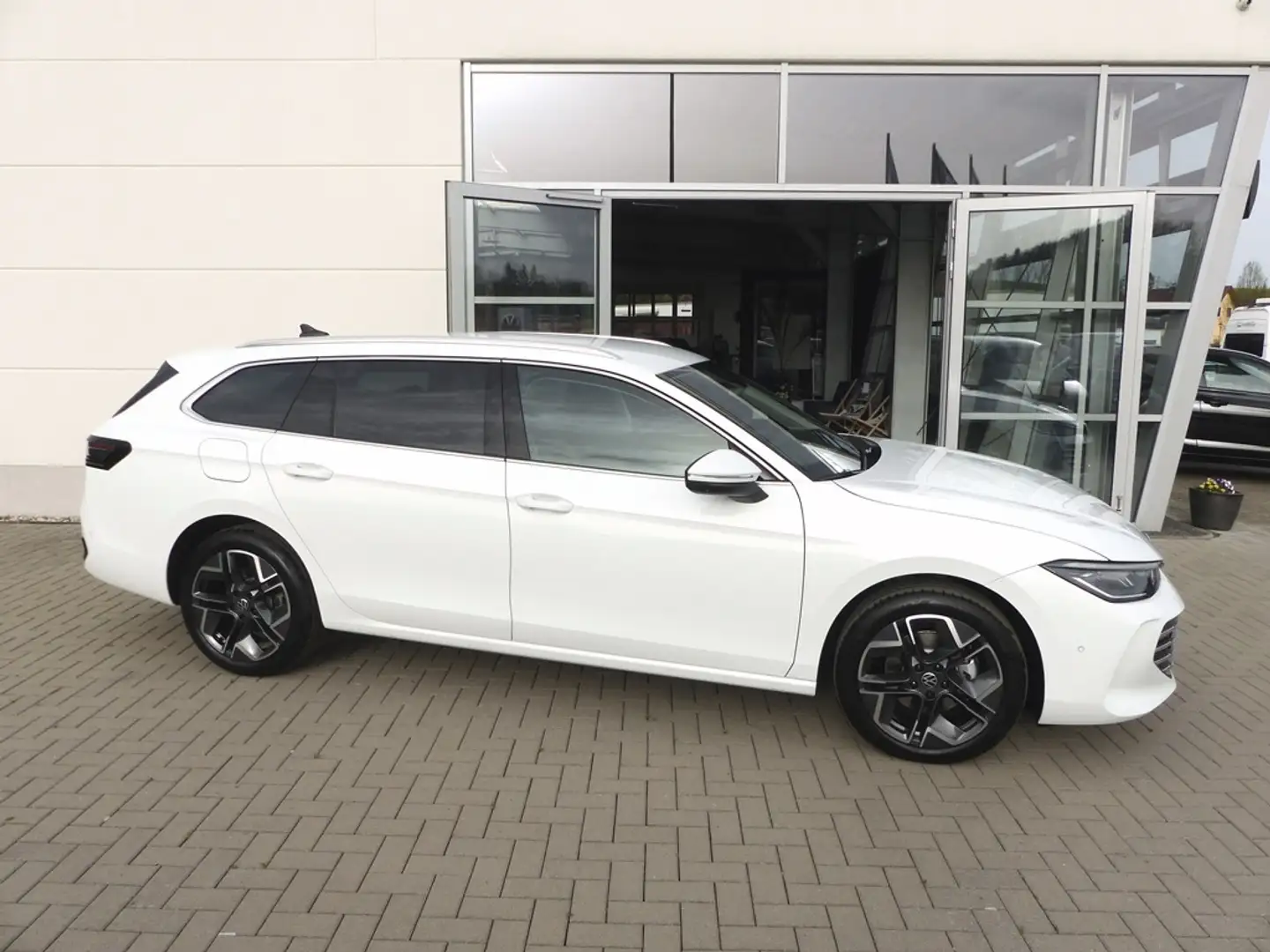 Volkswagen Passat Variant 2.0 TDI DSG Elegance *LED*PDC*Navi* Weiß - 2