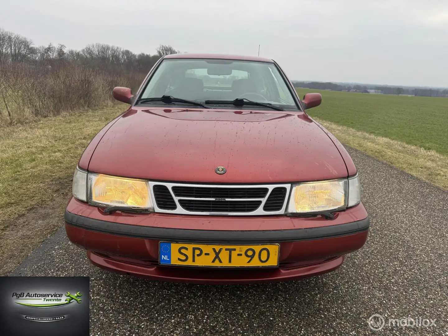 Saab 900 Coupé 2.3 SE Rojo - 2