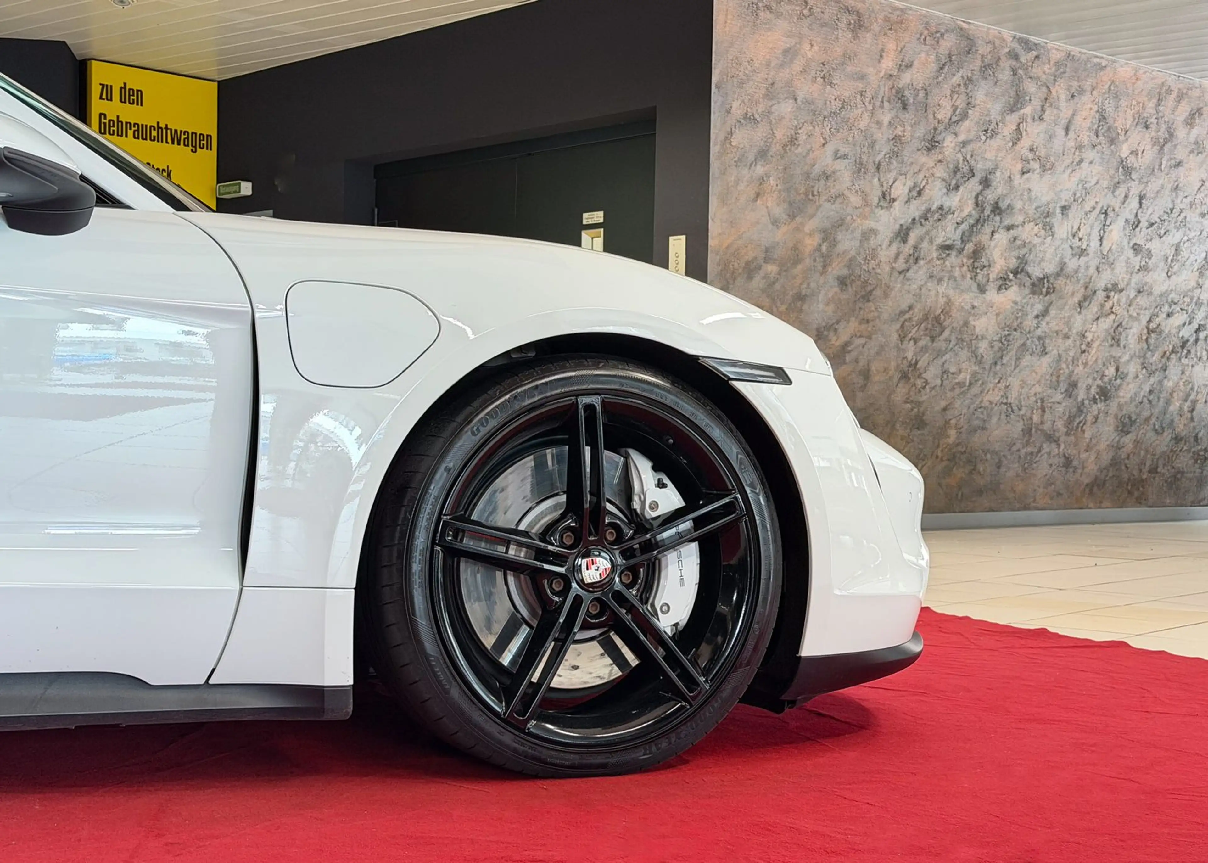 Porsche Taycan 4S MWST ACC RFK Wärmepumpe Motorsound — photo 11
