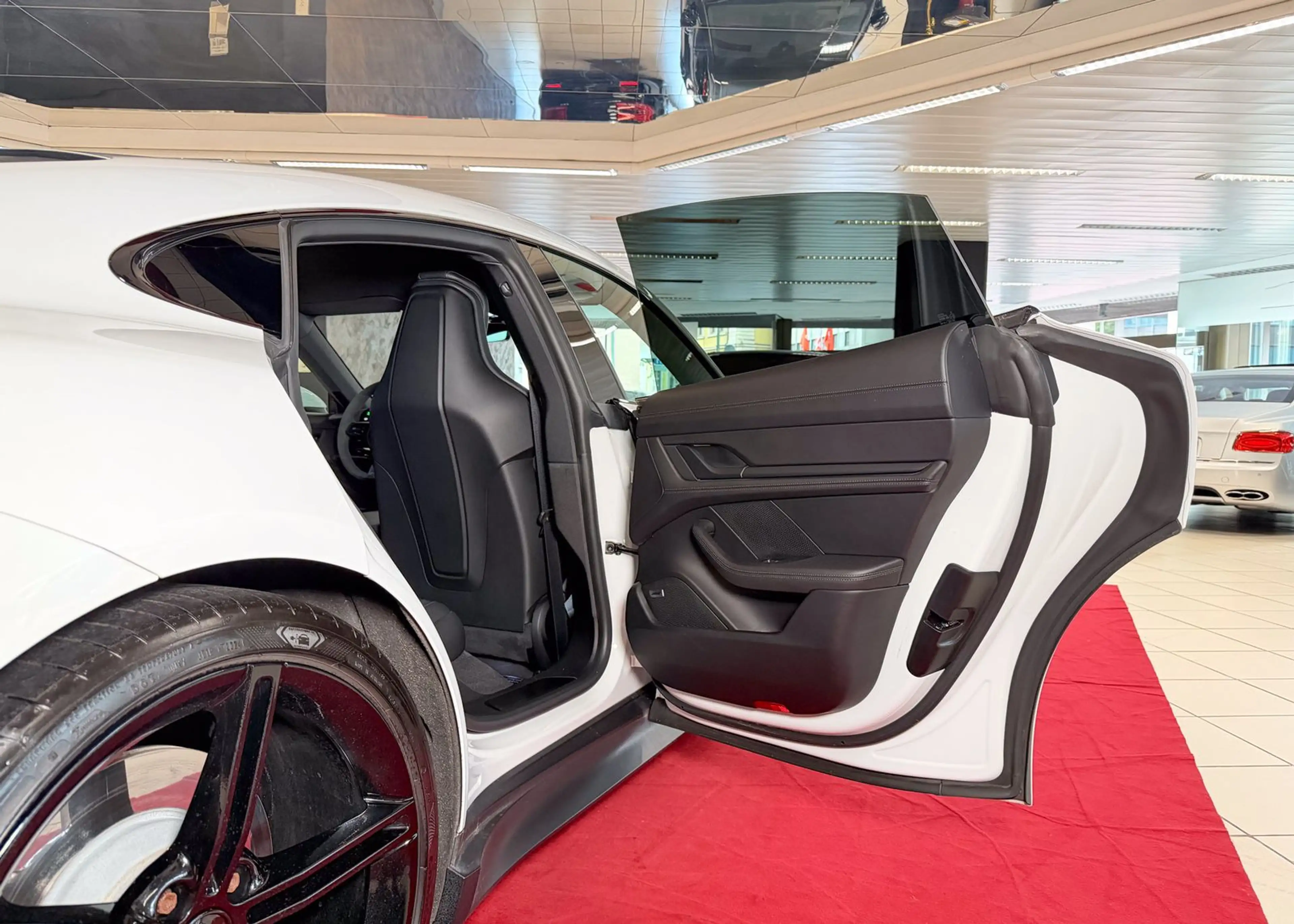 Porsche Taycan 4S MWST ACC RFK Wärmepumpe Motorsound — photo 34
