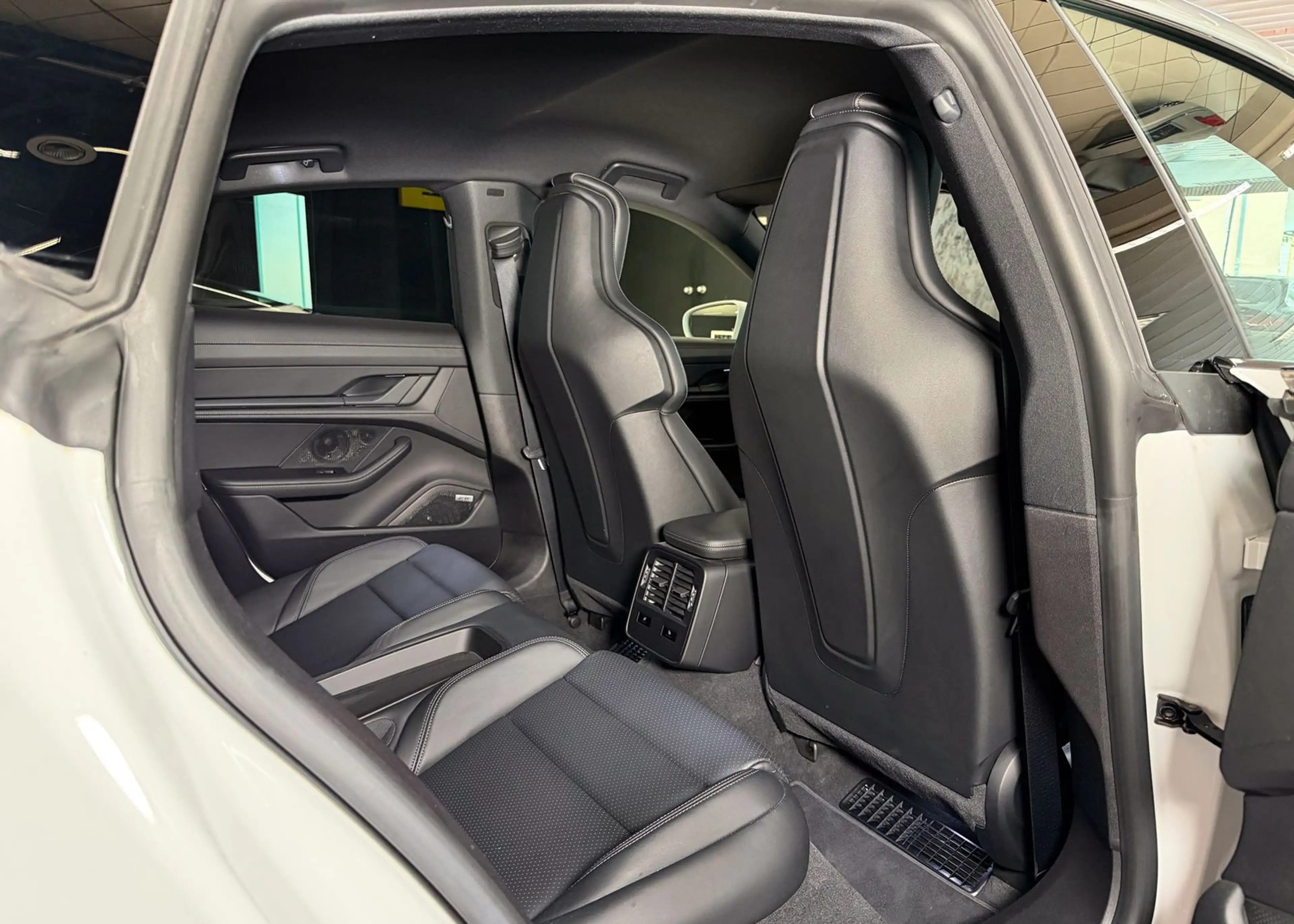 Porsche Taycan 4S MWST ACC RFK Wärmepumpe Motorsound — photo 33