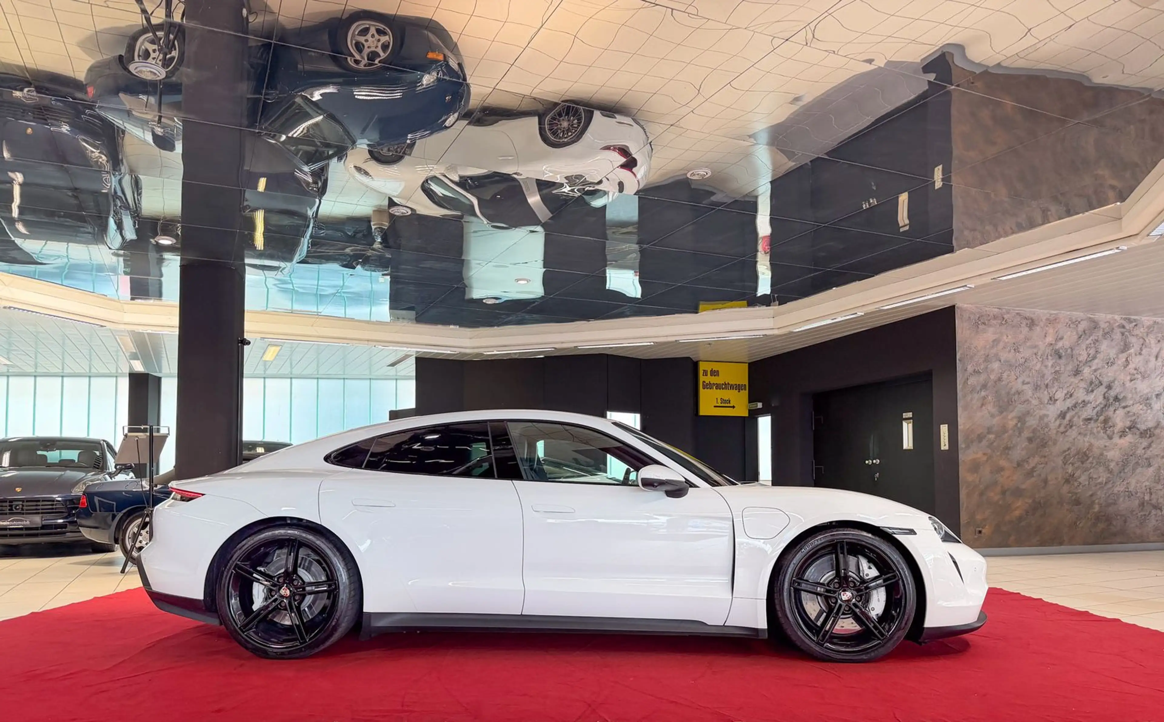 Porsche Taycan 4S MWST ACC RFK Wärmepumpe Motorsound — photo 10