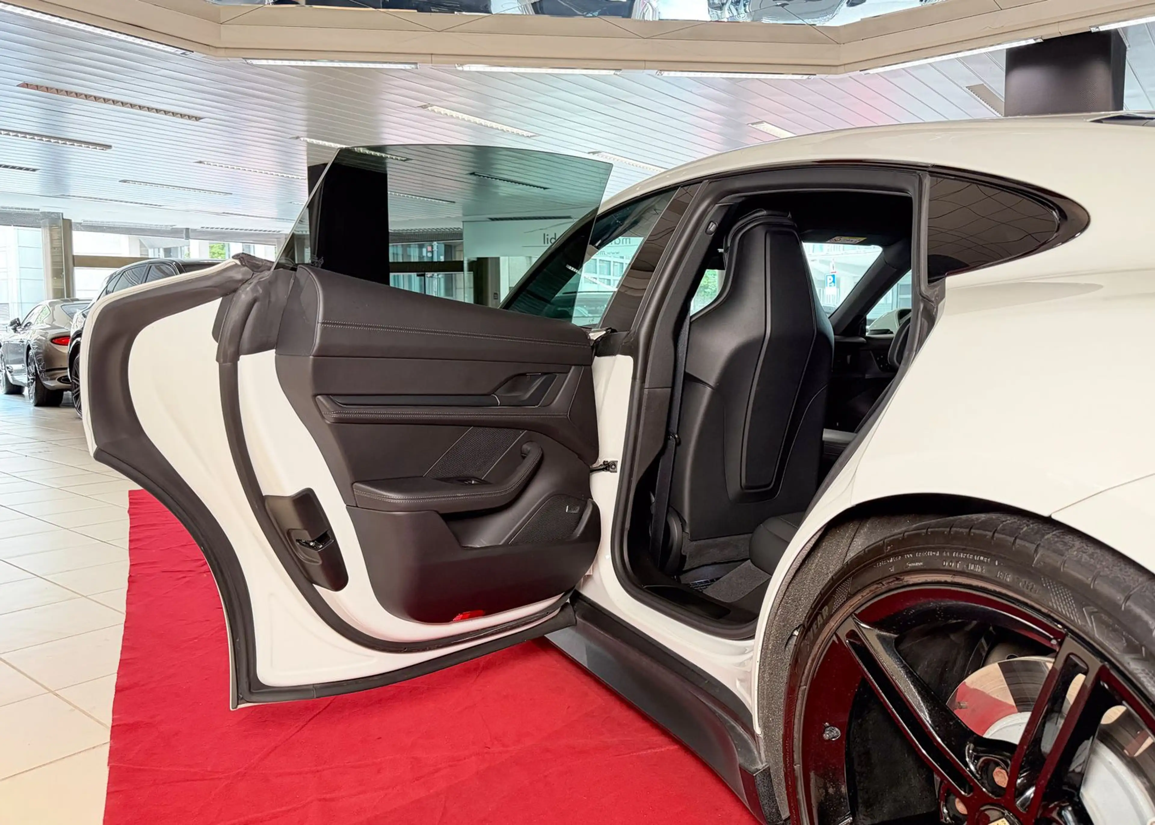 Porsche Taycan 4S MWST ACC RFK Wärmepumpe Motorsound — photo 30