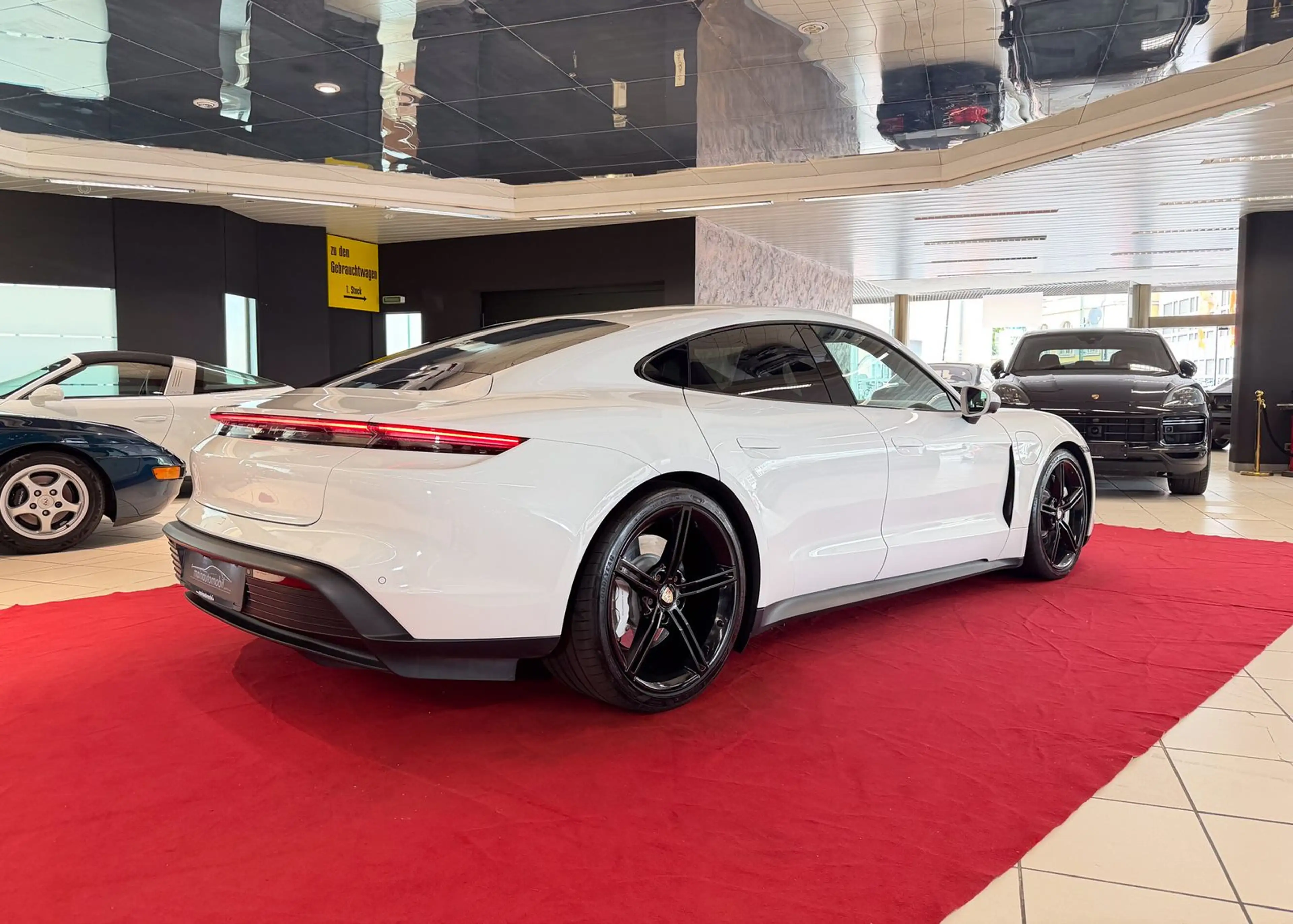 Porsche Taycan 4S MWST ACC RFK Wärmepumpe Motorsound — photo 9