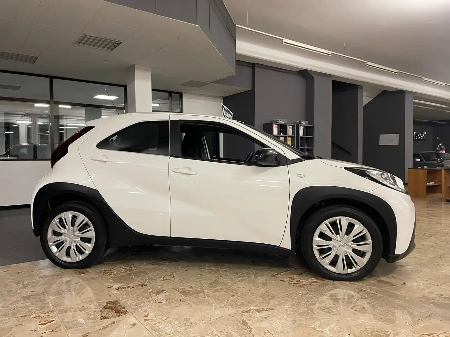 Toyota Aygo Aygo X X 1.0 Active 72cv Bianco - 2