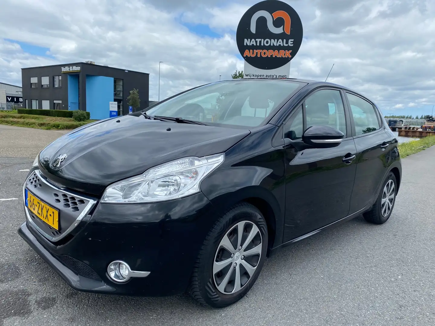 Peugeot 208 2013 * 1.4 e-HDi Blue Lease * AUTOMAAT * AIRCO * C Zwart - 1