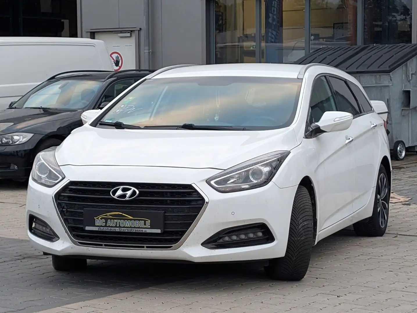 Hyundai i40 cw blue Trend*AUTOMATIK*PDC V-H*KAMERA !! Weiß - 1