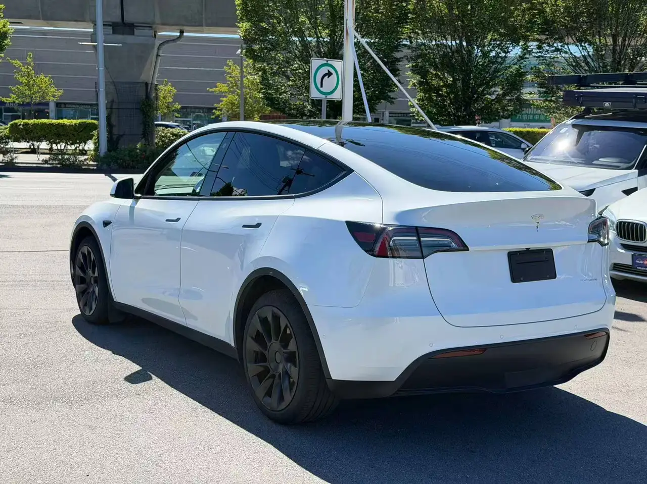 Tesla Model Y снимка Tesla Model Y