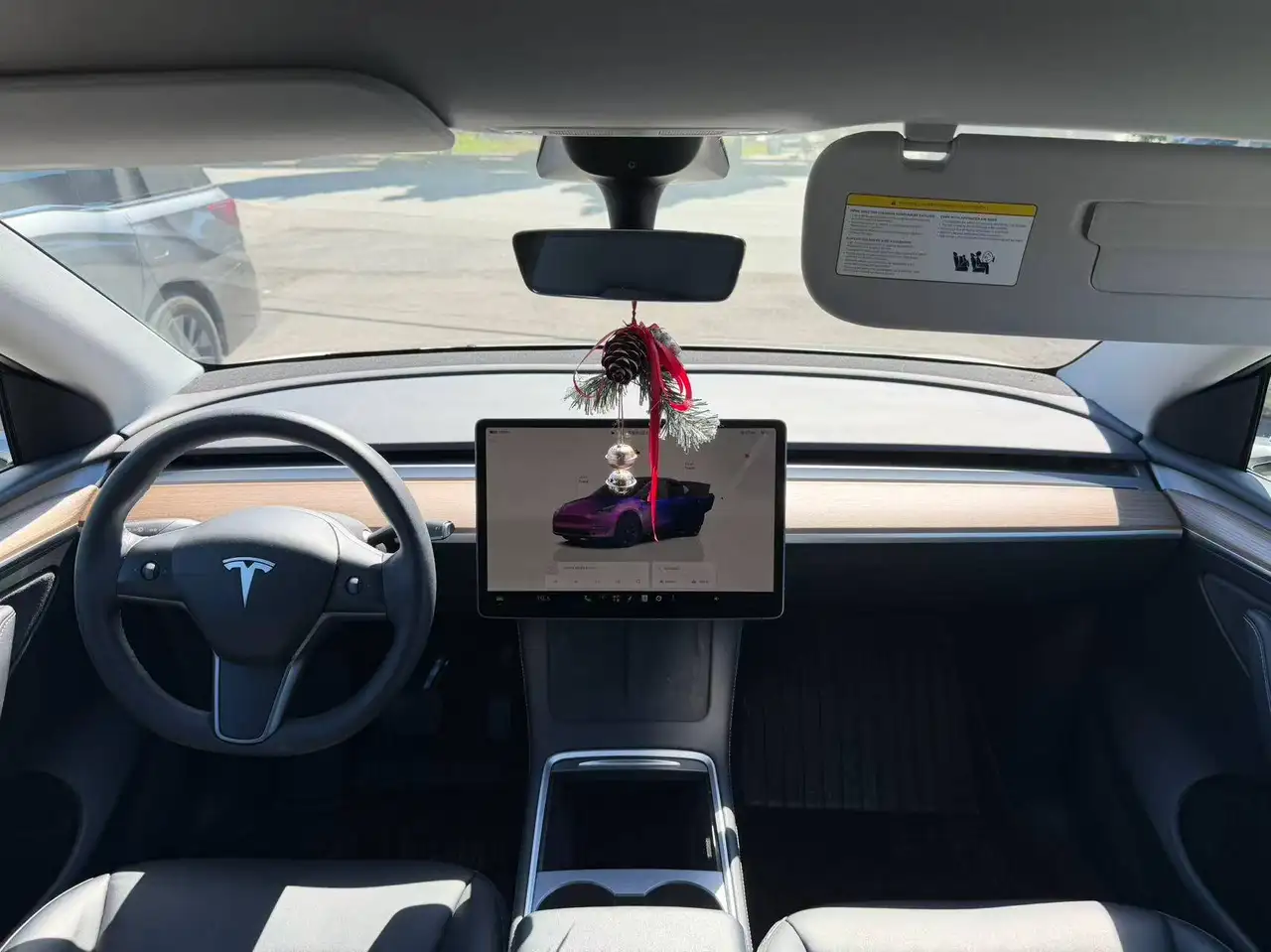 Tesla Model Y снимка Tesla Model Y