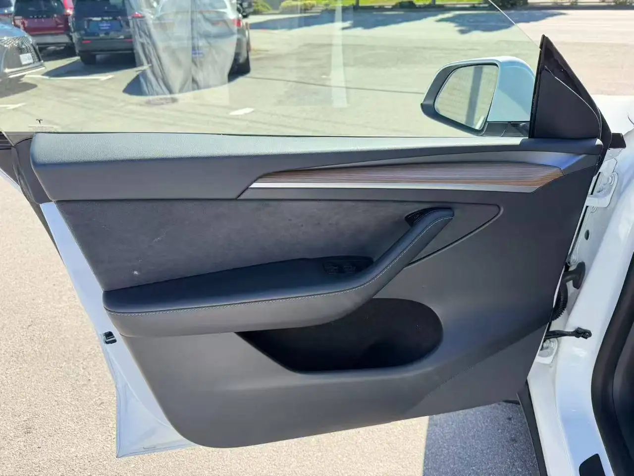 Tesla Model Y снимка Tesla Model Y