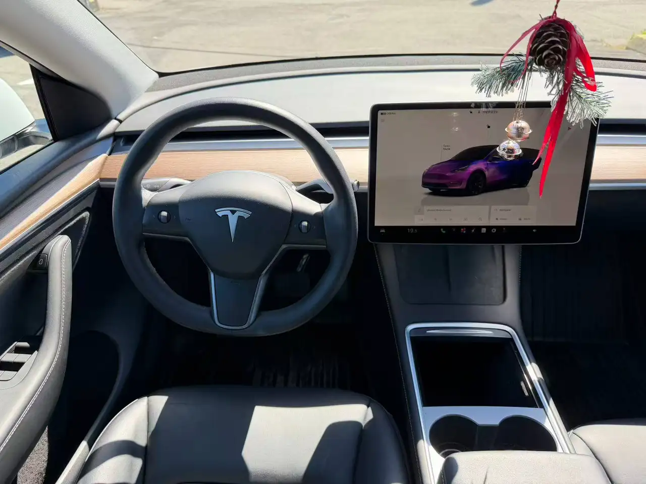 Tesla Model Y снимка Tesla Model Y