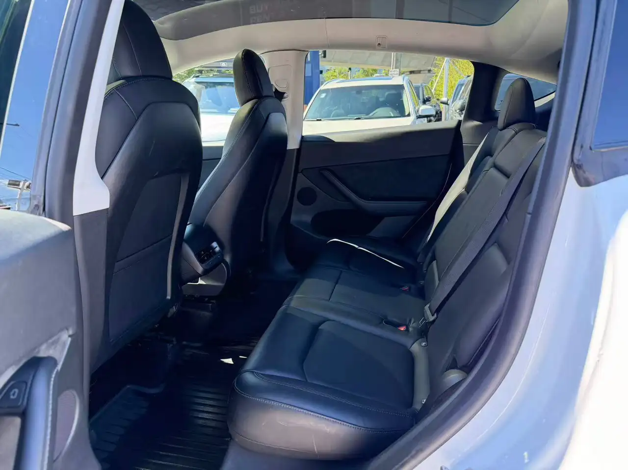 Tesla Model Y снимка Tesla Model Y
