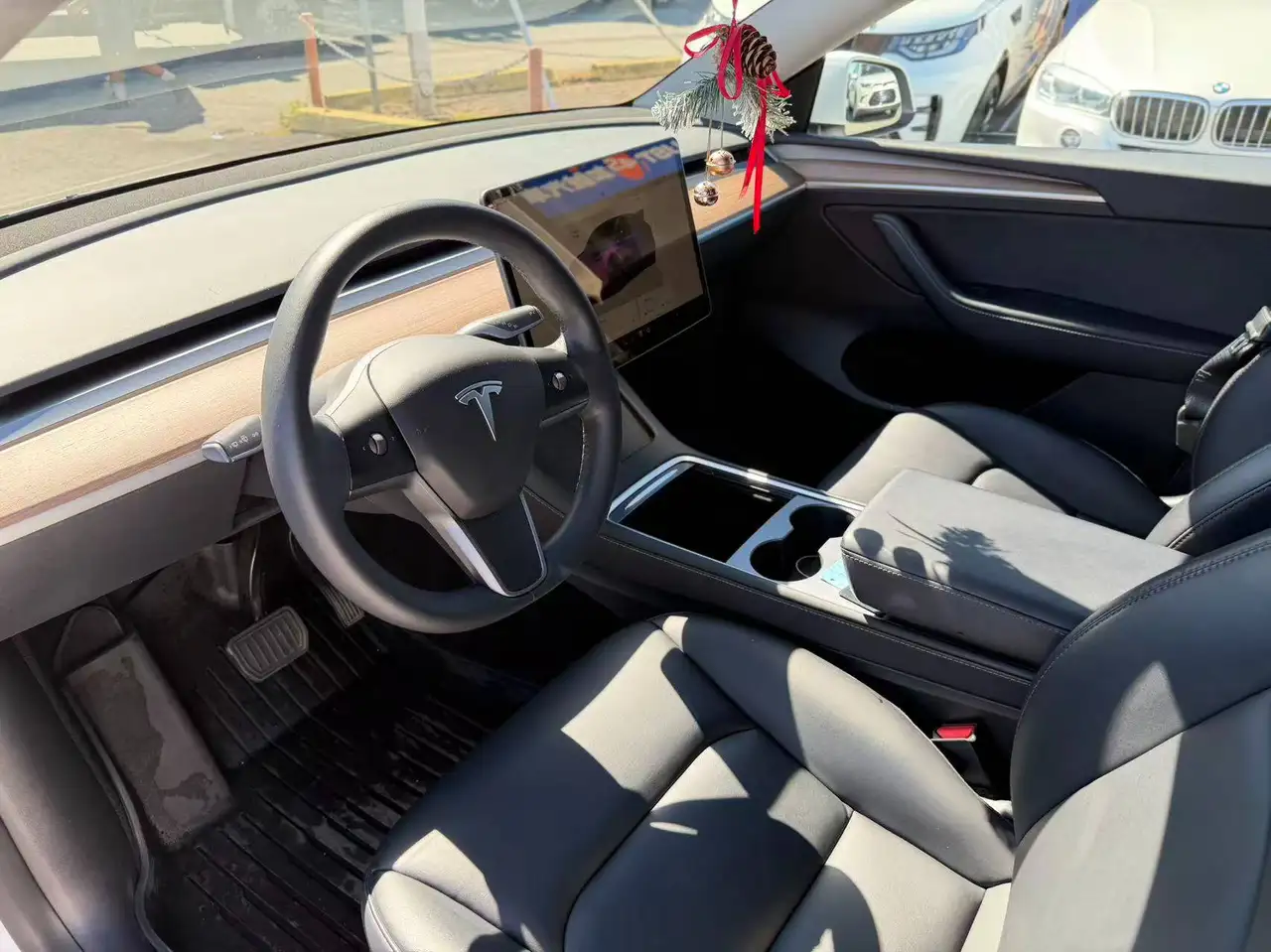 Tesla Model Y снимка Tesla Model Y