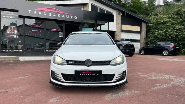 Volkswagen Golf view 2